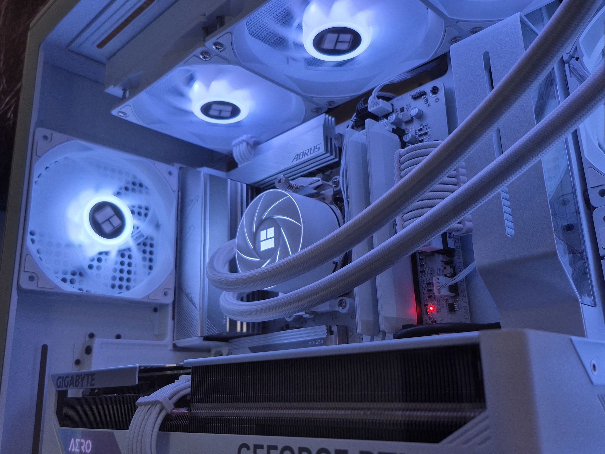 RTX 4070 Ti + RYZEN 5 7600X