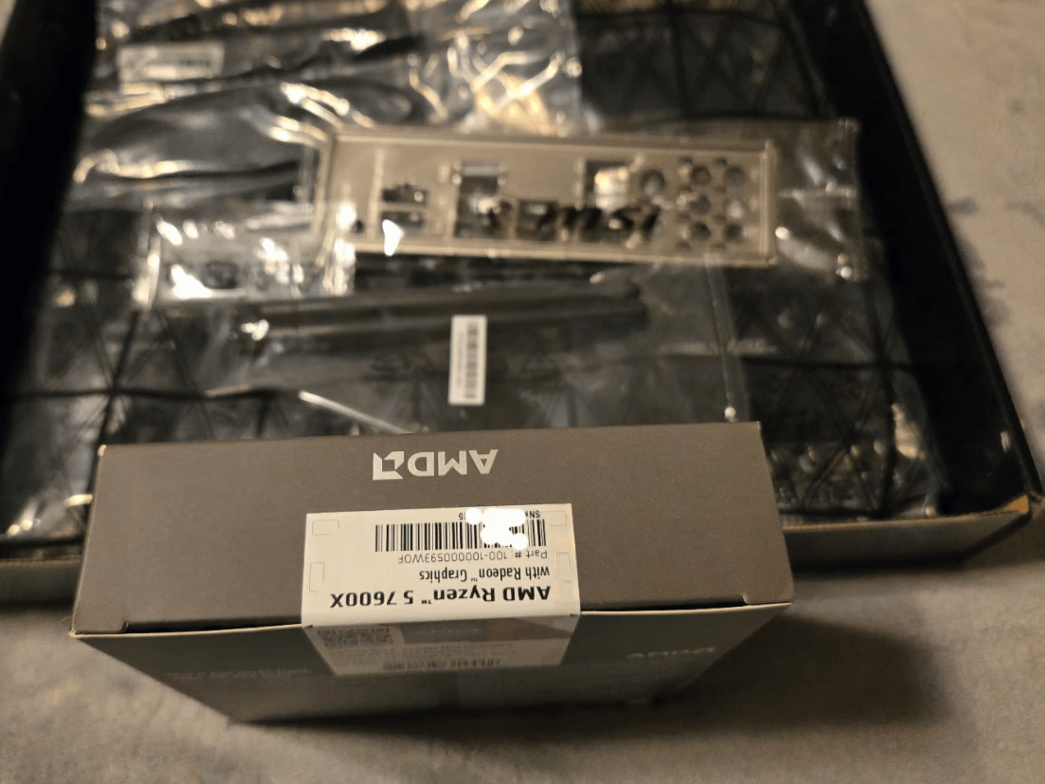 New Ryzen 5 7600x MSI PRO B650-S WiFi Motherboard