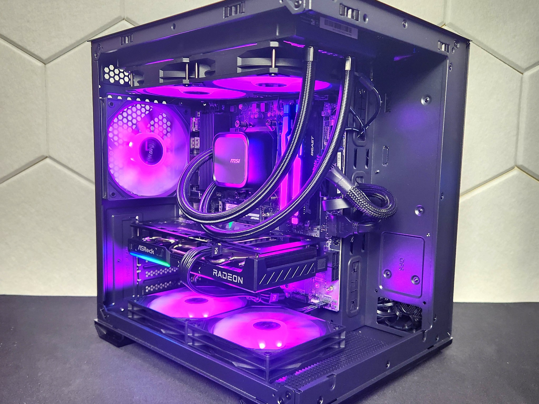 RX 9060XT 16GB  | Ryzen 5 7500X3D | 16GB DDR5 | 1TB SSD | WIFI+BT