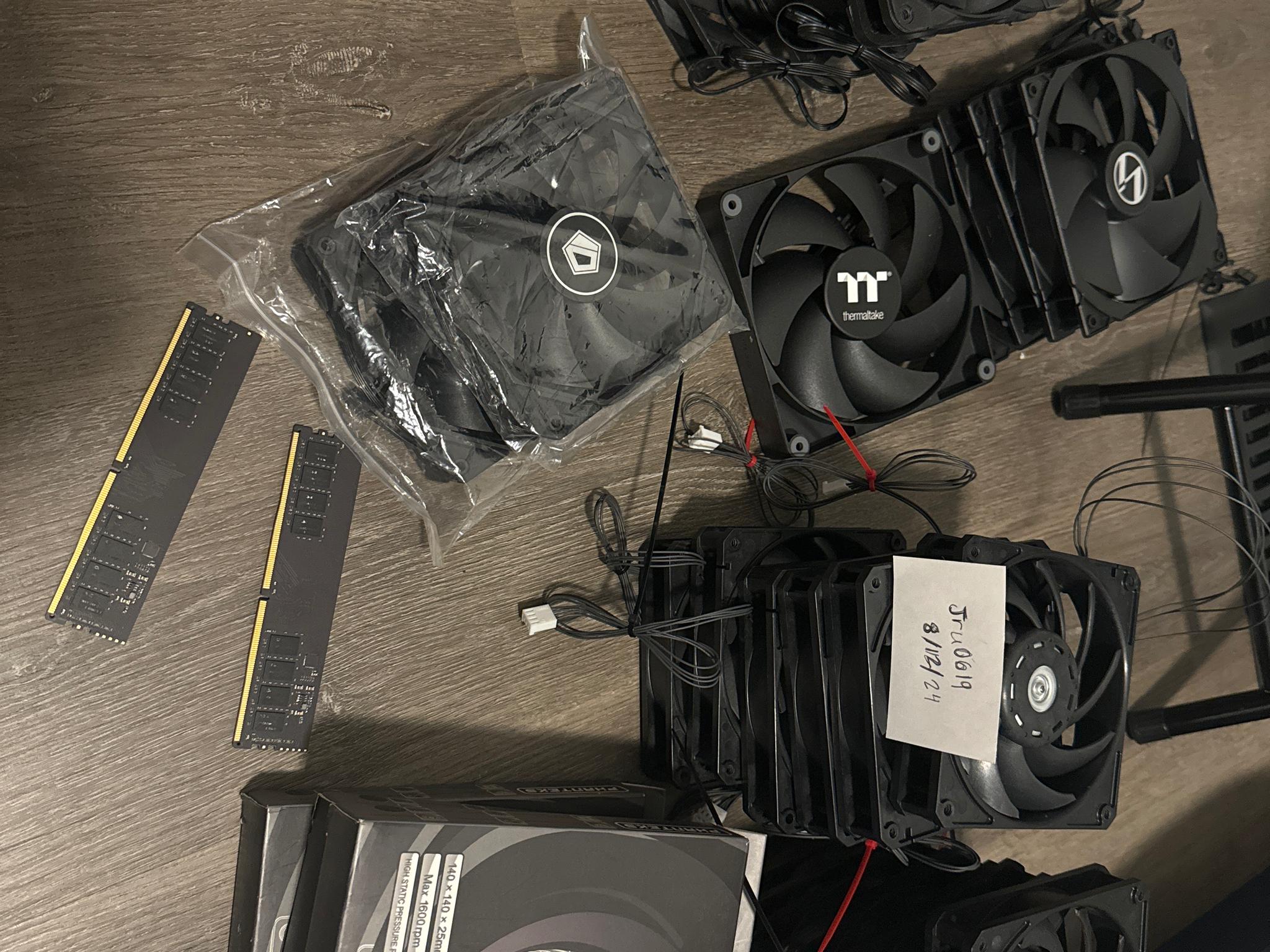Lot of fans/ Ram!