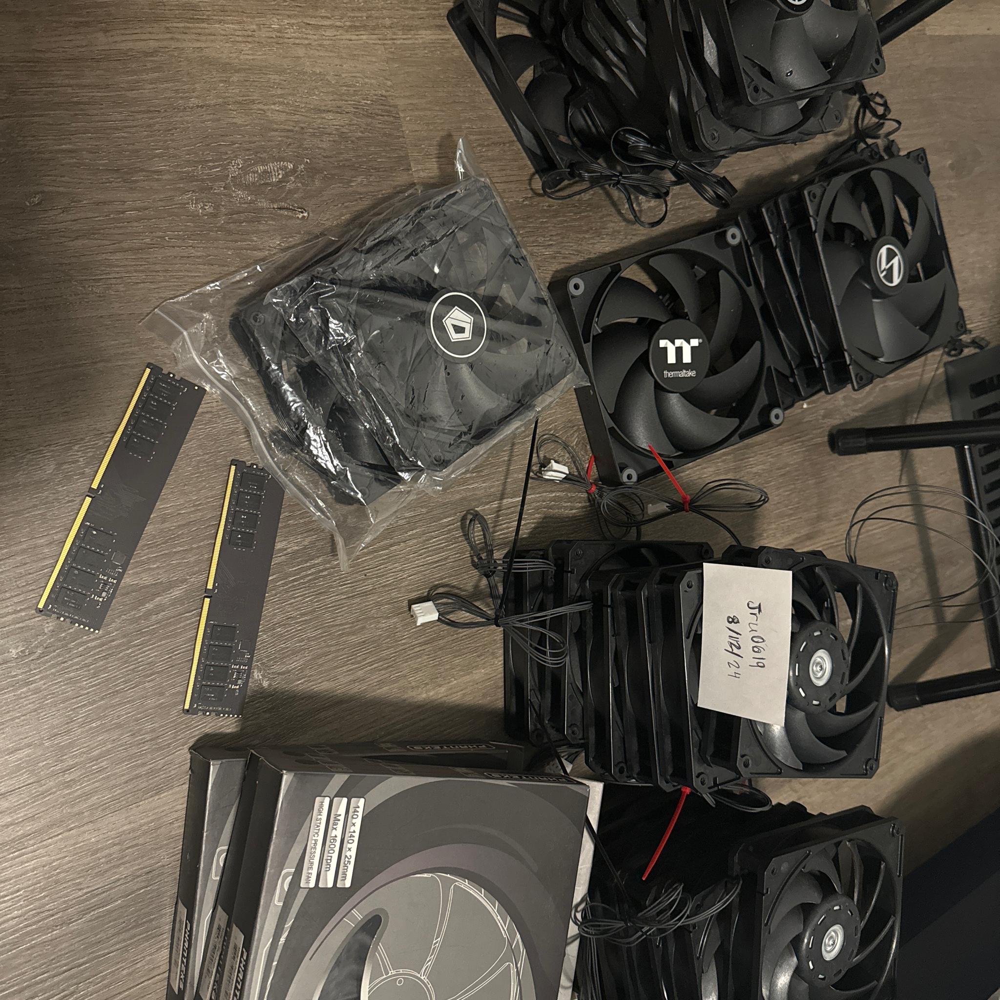 Lot of fans/ Ram!