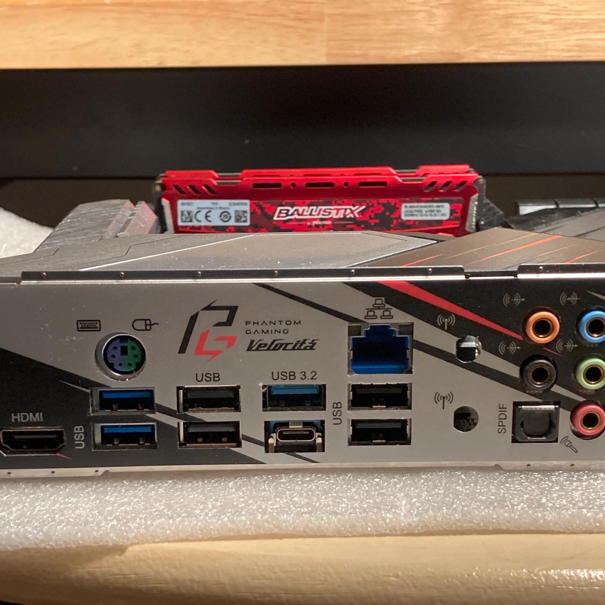 Ryzen 7 3700x, Asrock B550 Velocita, 2x8GB 3000mhz CL15 Crucial Ballistix Sport LT Red
