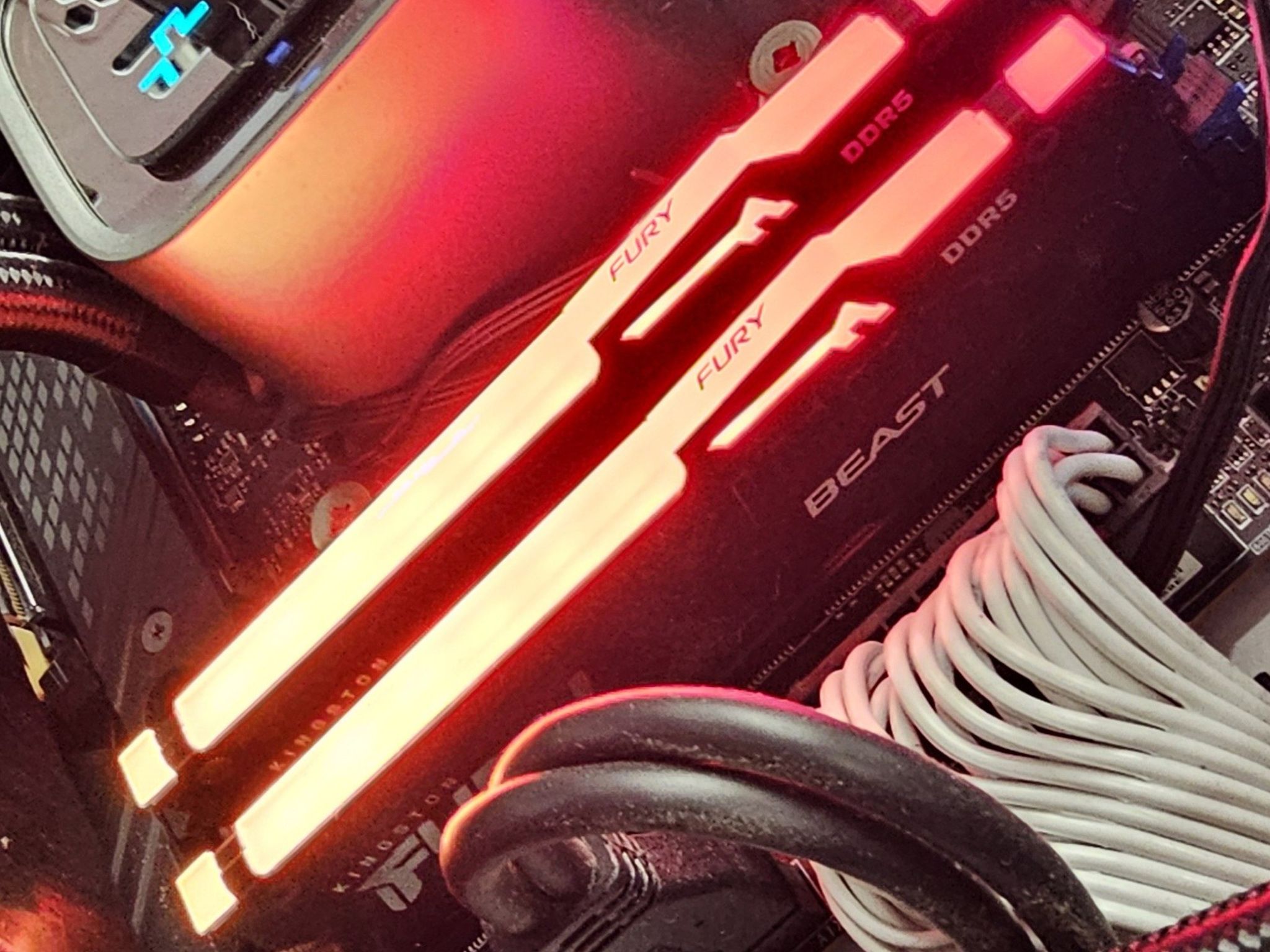 32GB DDR5 (2x16GB) CL40 5200MT/s Kingston FURY Beast RGB