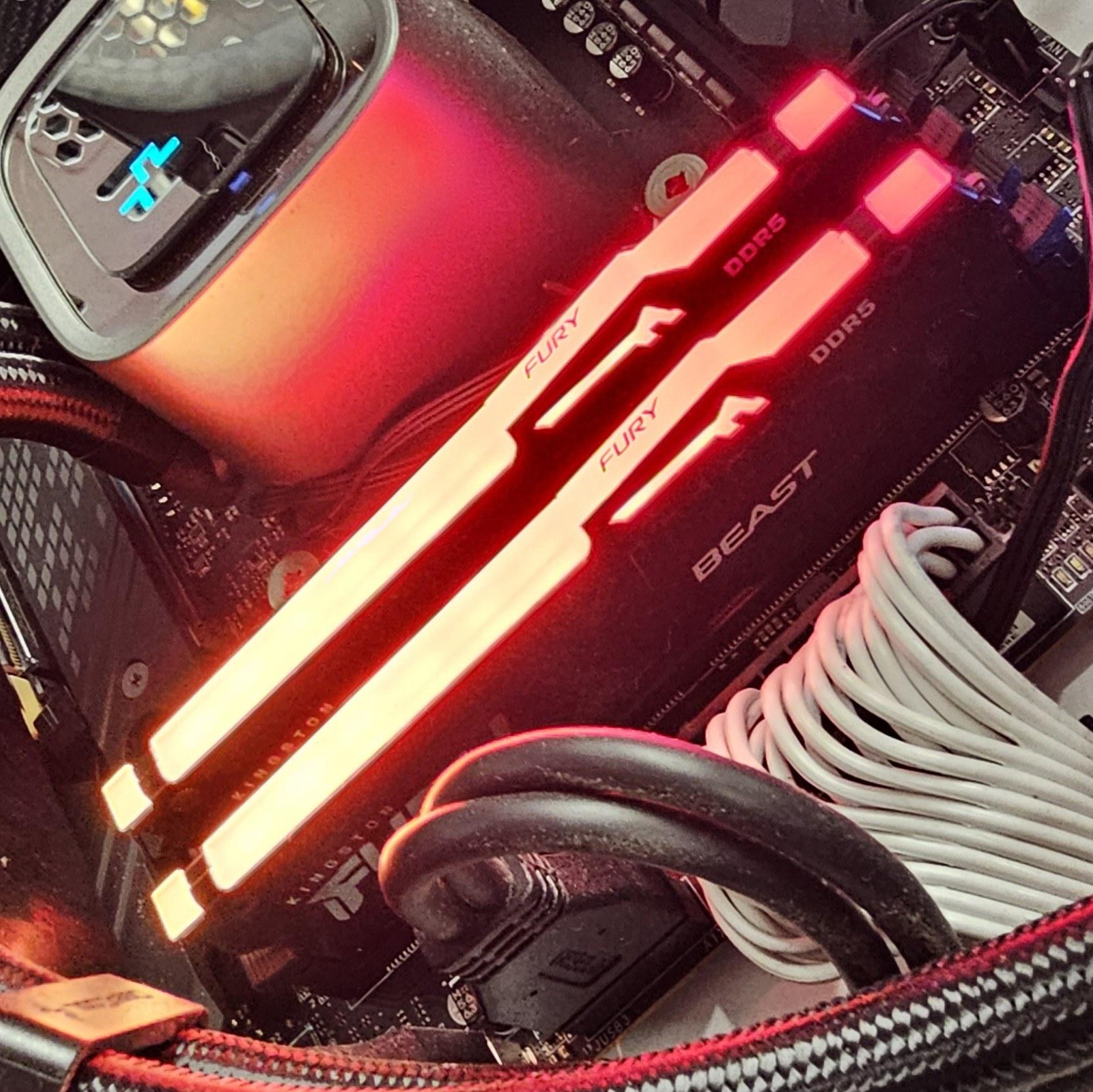 32GB DDR5 (2x16GB) CL40 5200MT/s Kingston FURY Beast RGB