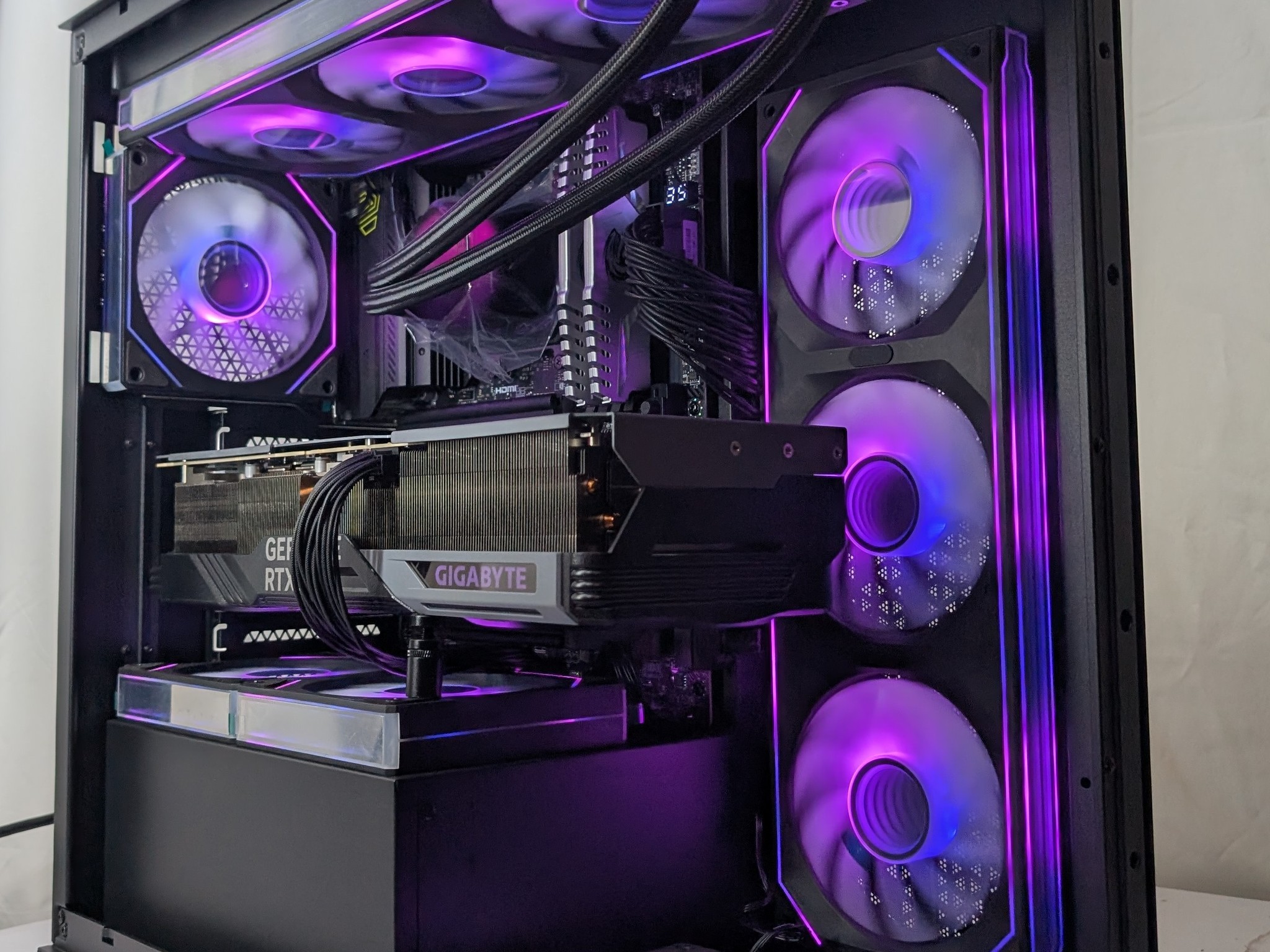 RTX 4080 | RYZEN 7 9800X3D | 32GB DDR5 | 2TB NVME | 850W PSU | 360MM AIO