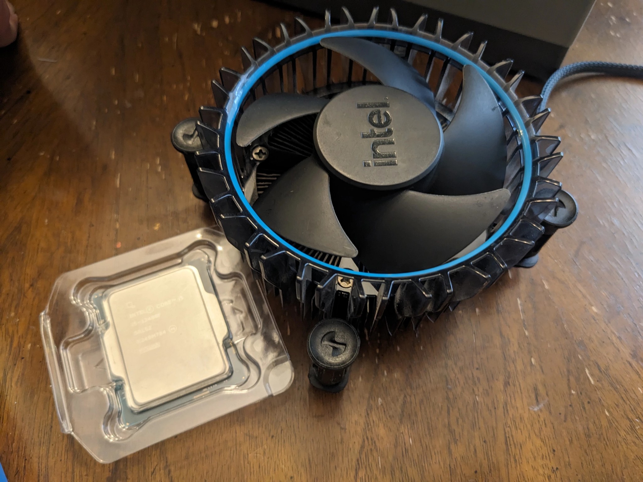 Intel Core i5 12400F 6 Cores 12 Threads LGA1700 + Stock Cooler