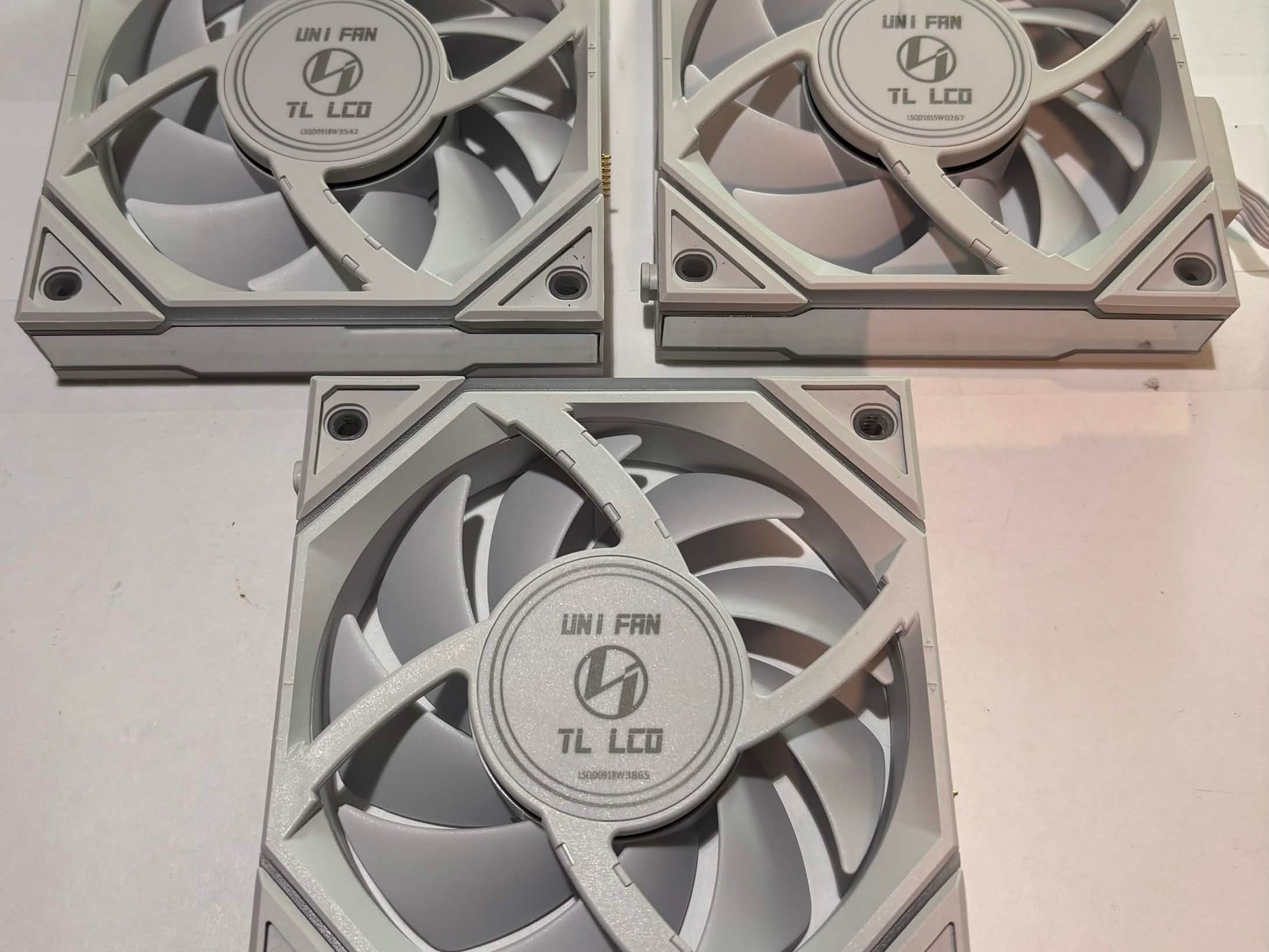 Lian Li UNI FAN TL LCD Reverse Blade 120mm Fans - 3 Pack White