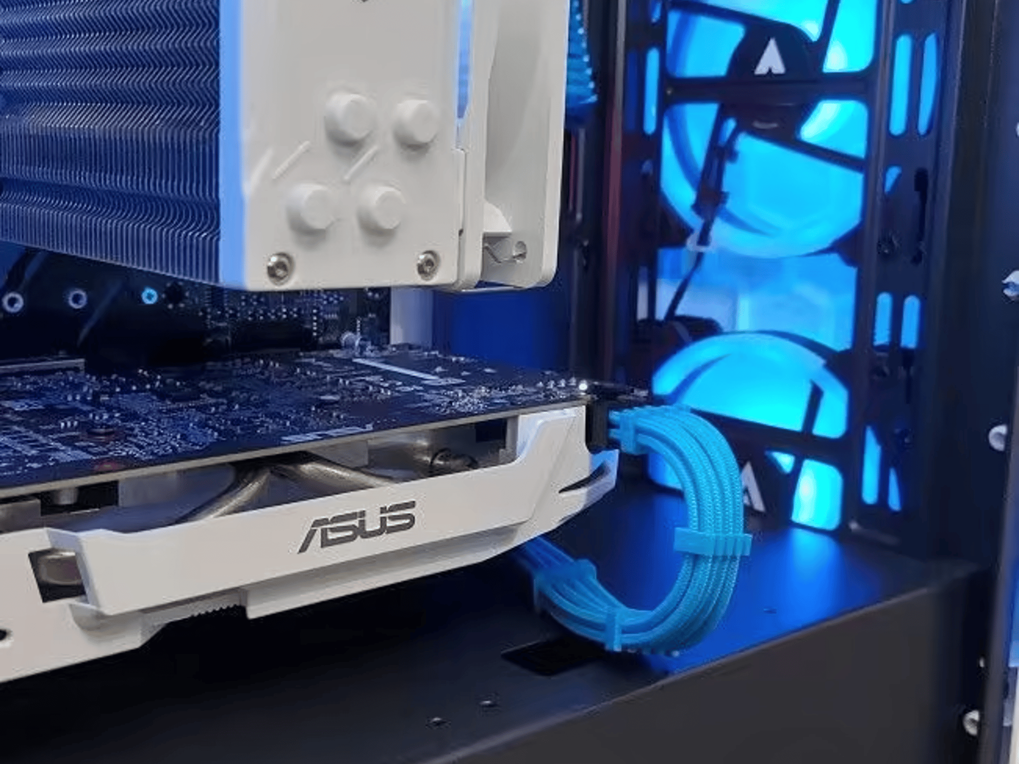 "Blue Ice" Gaming PC - Ryzen 3600, GTX 1070, 16gb RAM