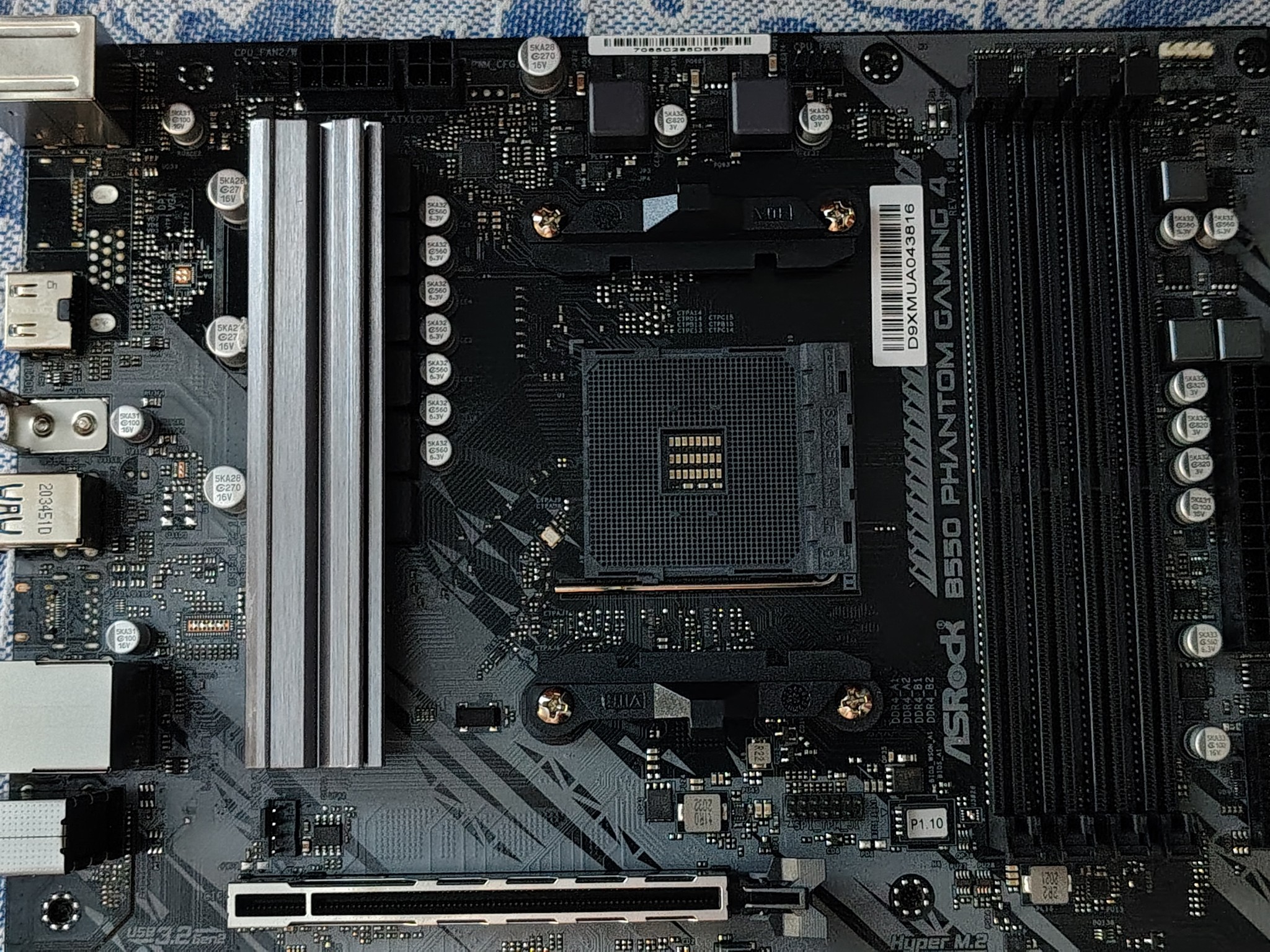 ASRock B550 Phantom Gaming 4 Motherboard + WiFi/Bluetooth card AM4 ATX
