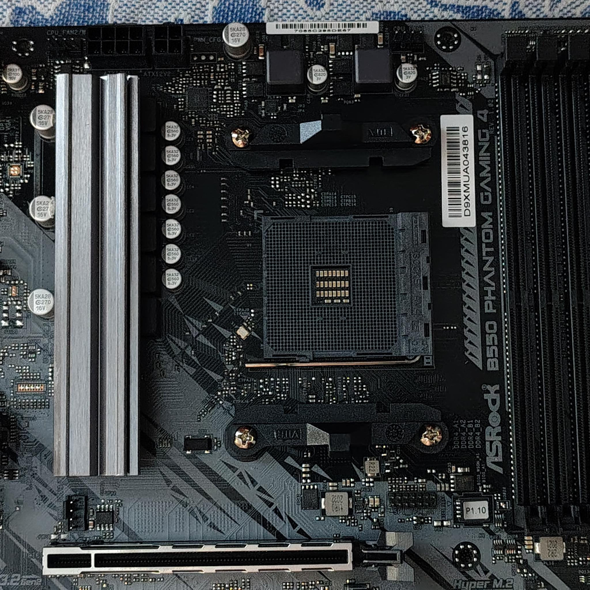 ASRock B550 Phantom Gaming 4 Motherboard + WiFi/Bluetooth card AM4 ATX