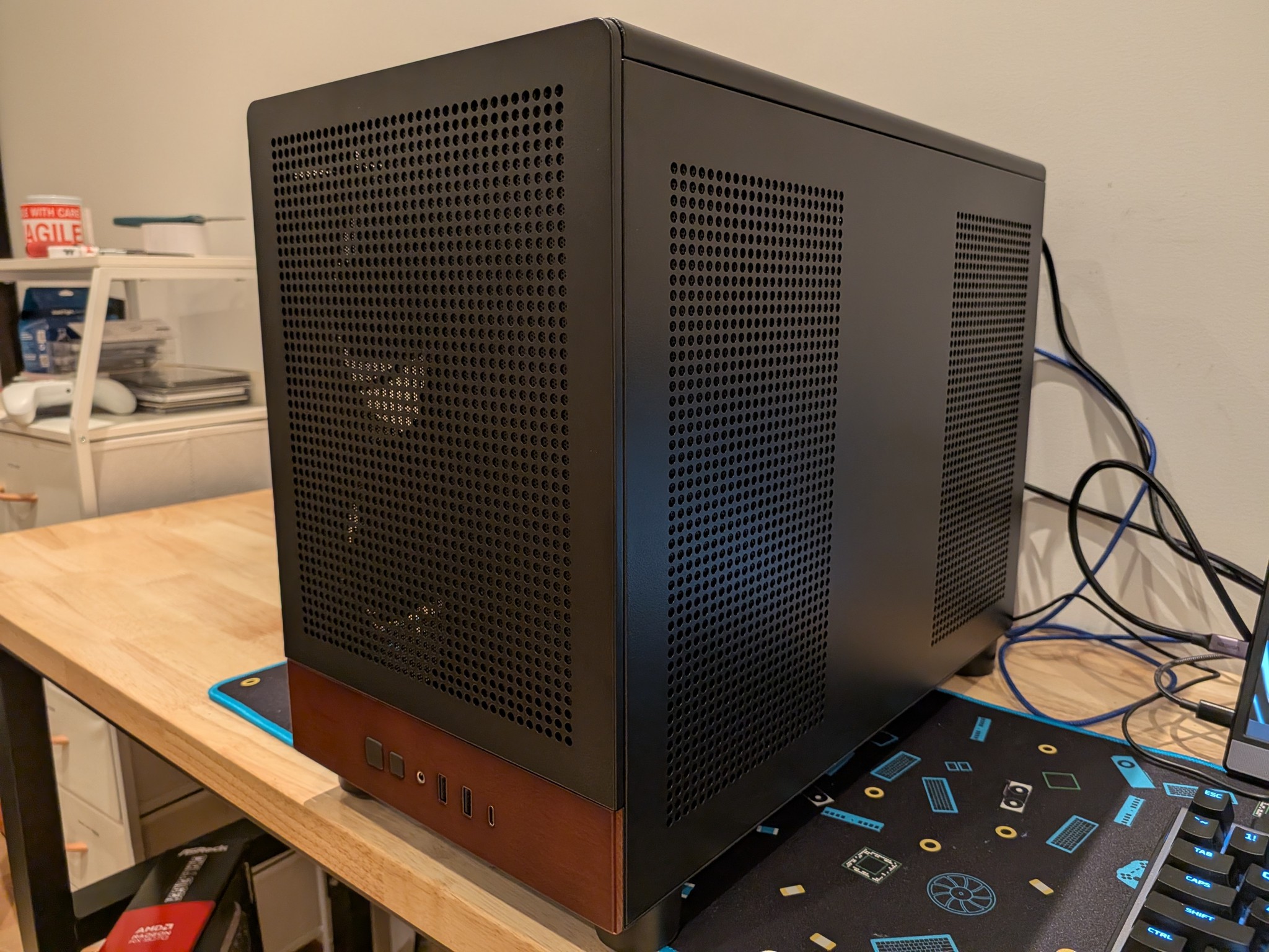1440p Forest Blackout - RTX 5070, Ryzen 5 7600X3D, 32 GB DDR5 RAM, 2 TB Gen 4 NVME