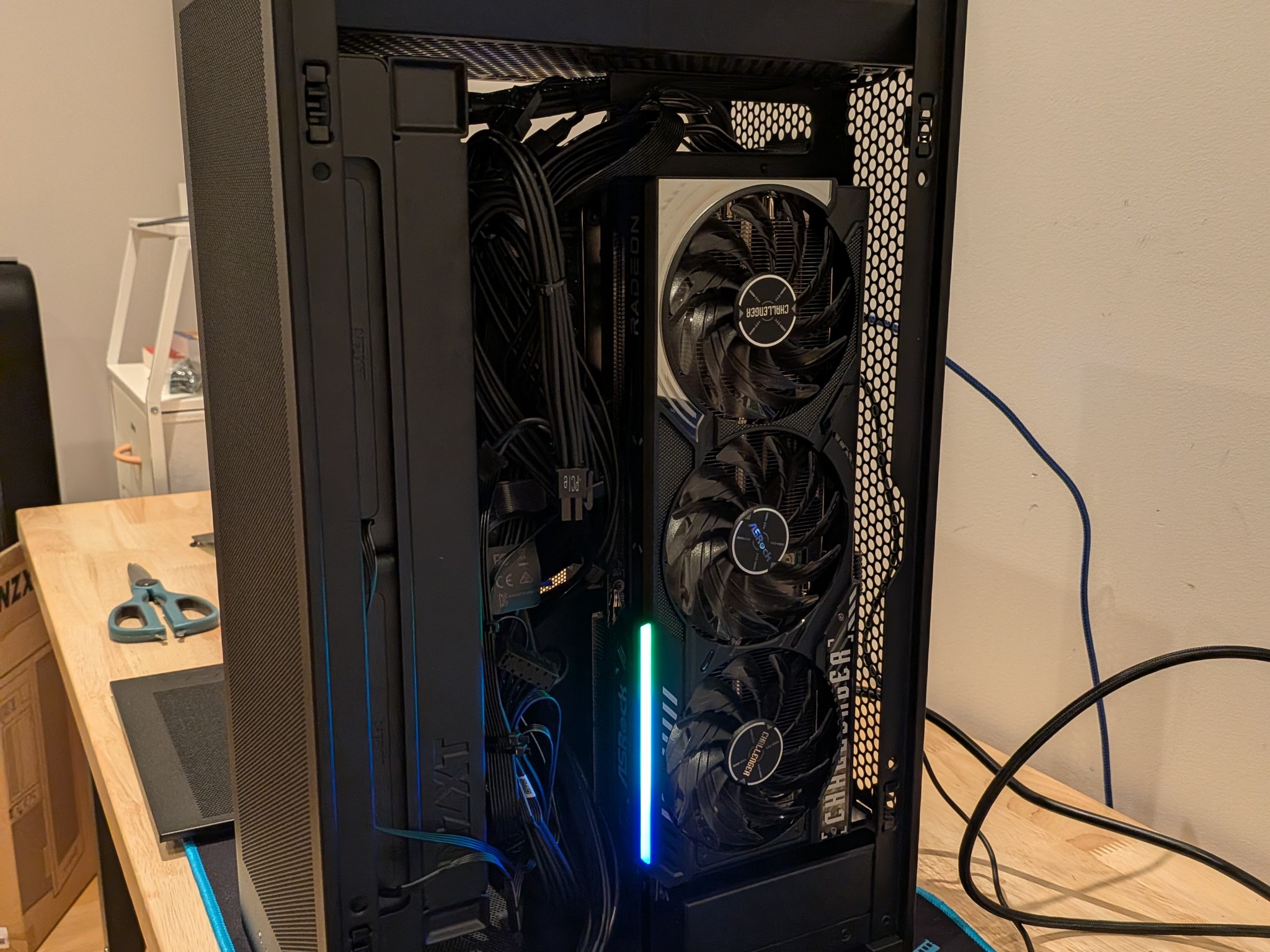 4K Flow - RX 9070 XT, Ryzen 7 9800X3D, 32 GB DDR5 RAM, 2 TB Gen 4 NVME, Liquid Cooled, RGB