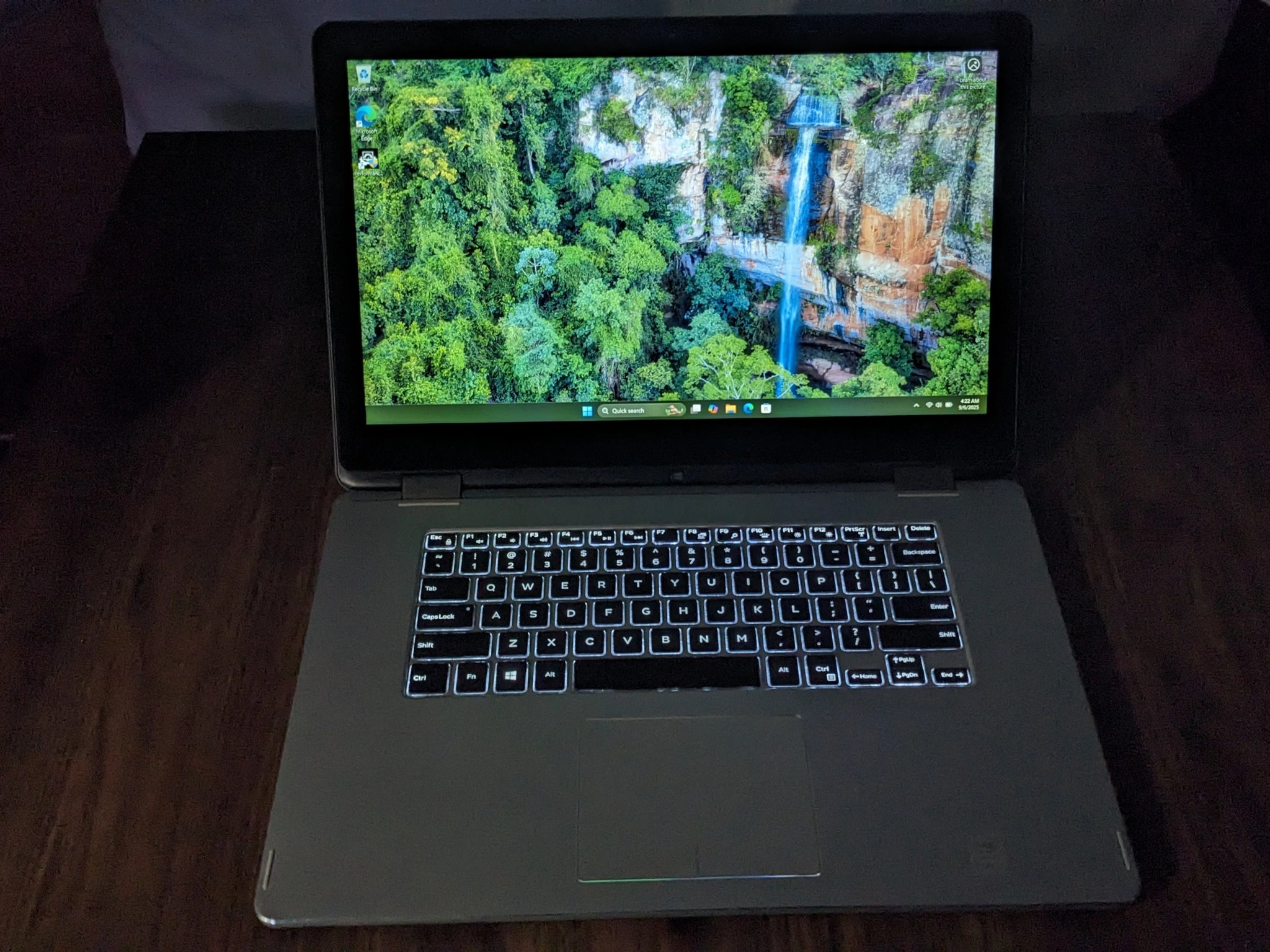 15.6" Dell Insperion 7558 2 in 1, i7-5500u, 8GB Ram, 240GB SSD