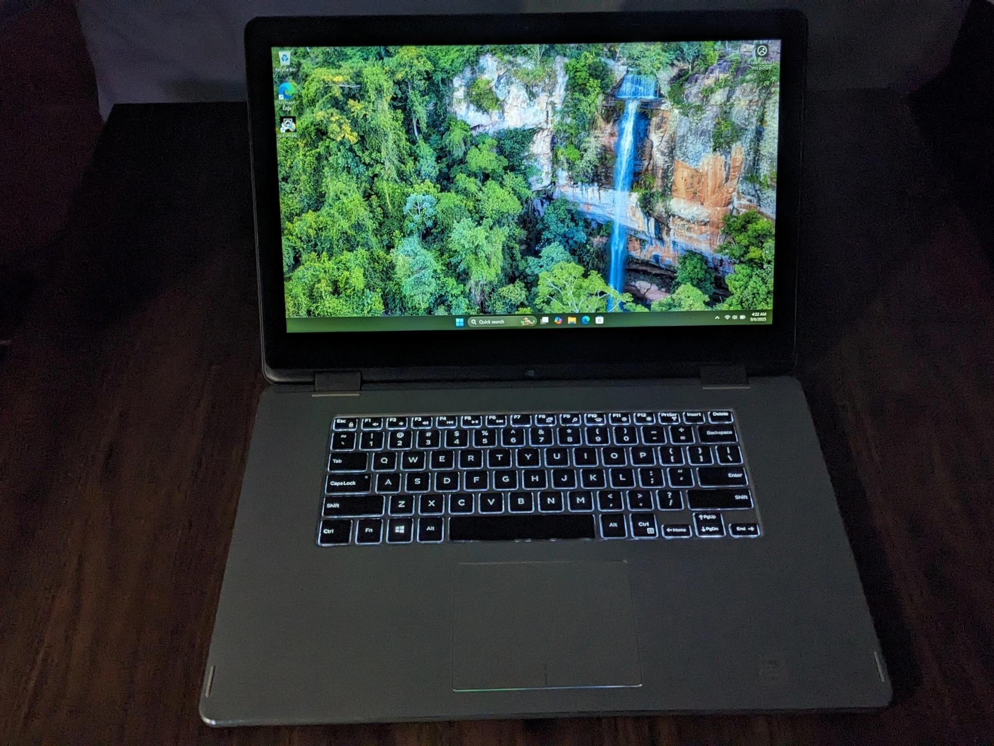 15.6" Dell Insperion 7558 2 in 1, i7-5500u, 8GB Ram, 240GB SSD