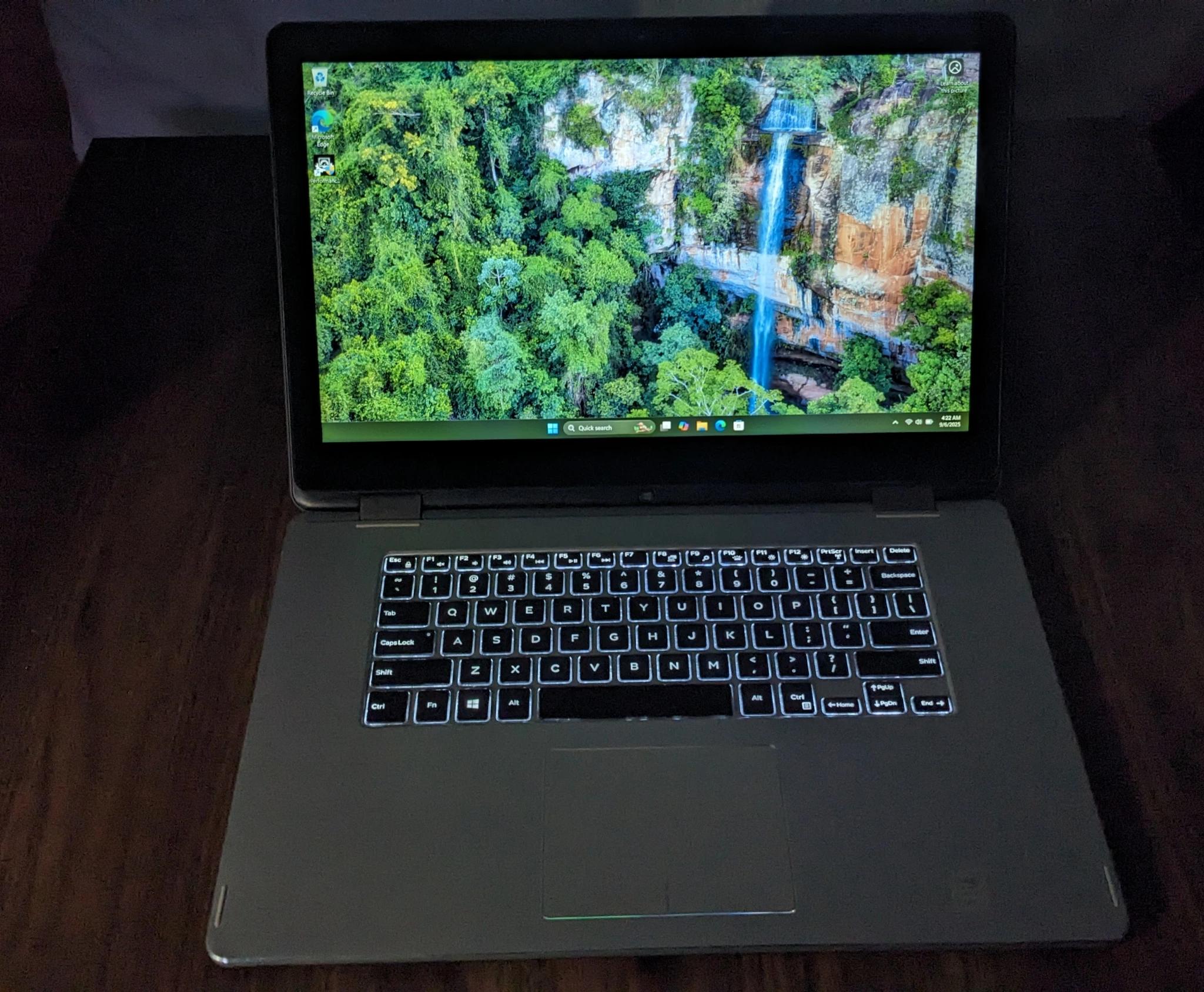15.6" Dell Insperion 7558 2 in 1, i7-5500u, 8GB Ram, 240GB SSD