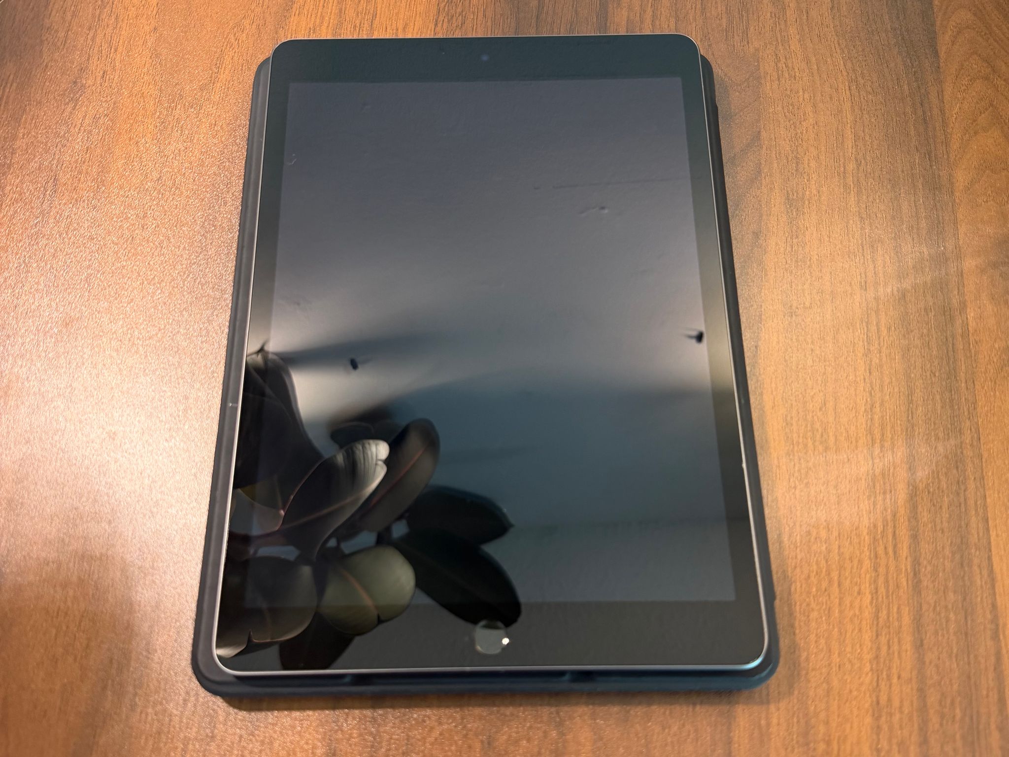Apple iPad 9th Gen | 64GB | 10.2" Retina Display | Space Gray | Folio Case