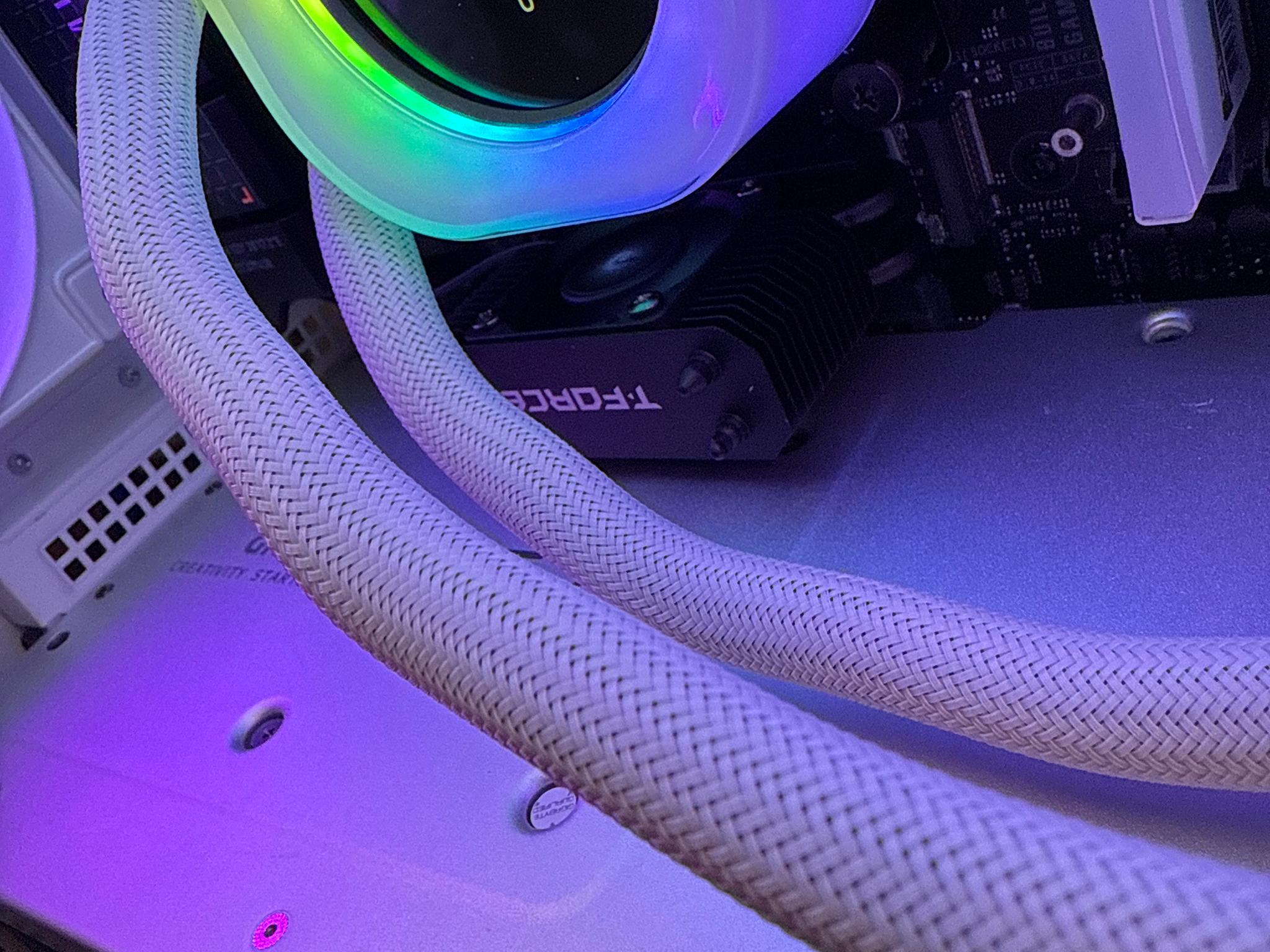 RTX 4090 Ryzen 7 9800X3D Gaming Beast