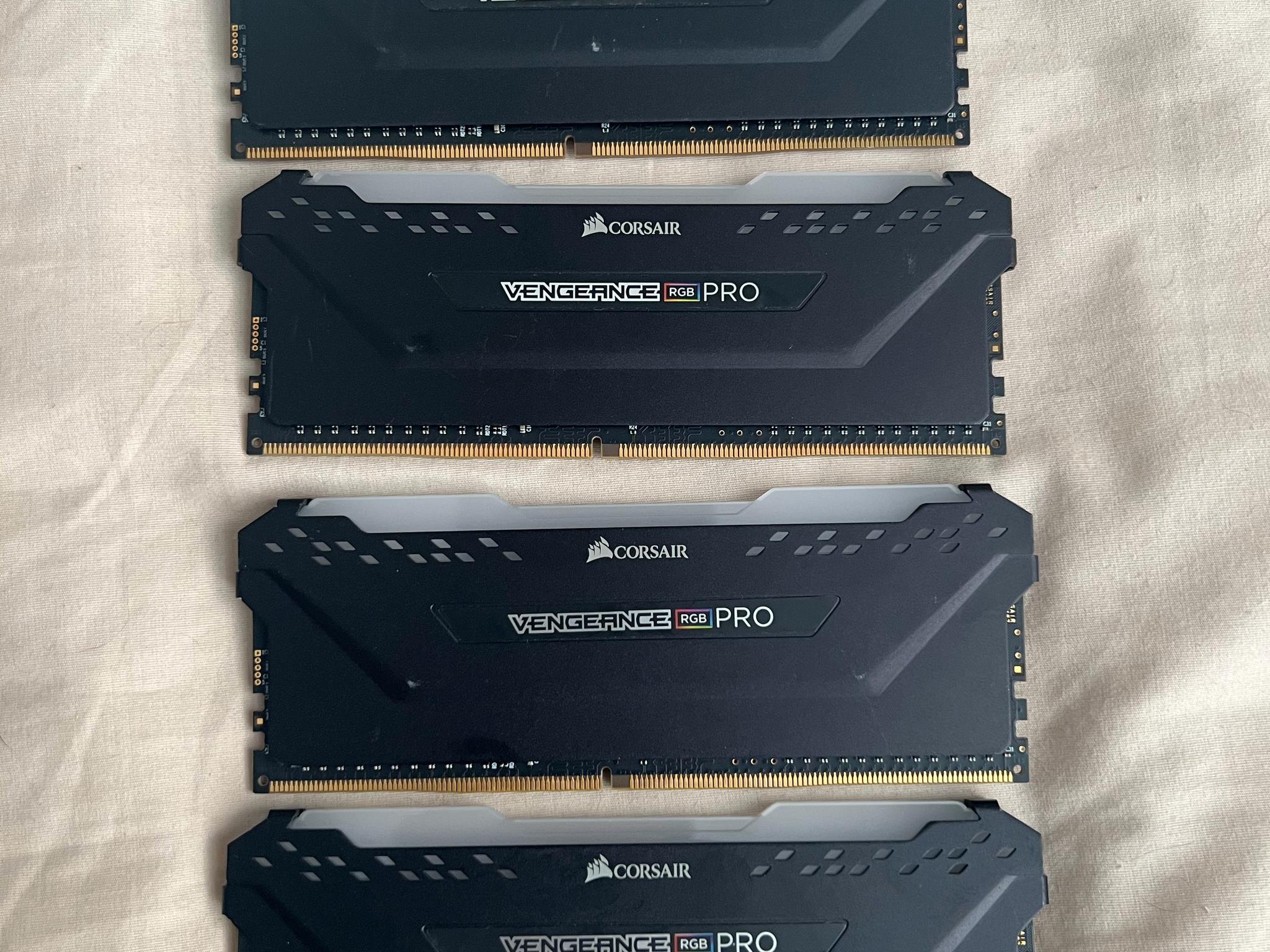 32GB (4x8) 3200Mhz DDR4 Corsair Vengence RGB Pro