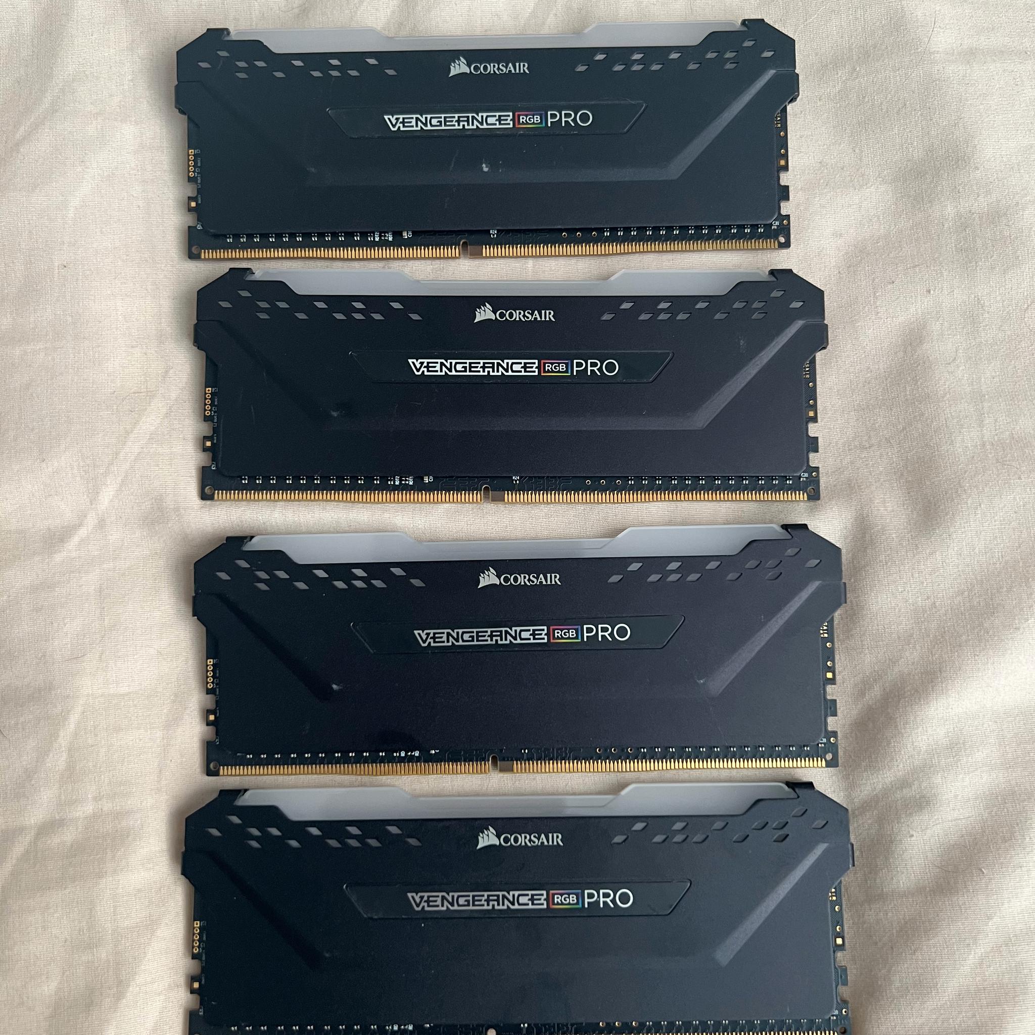 32GB (4x8) 3200Mhz DDR4 Corsair Vengence RGB Pro