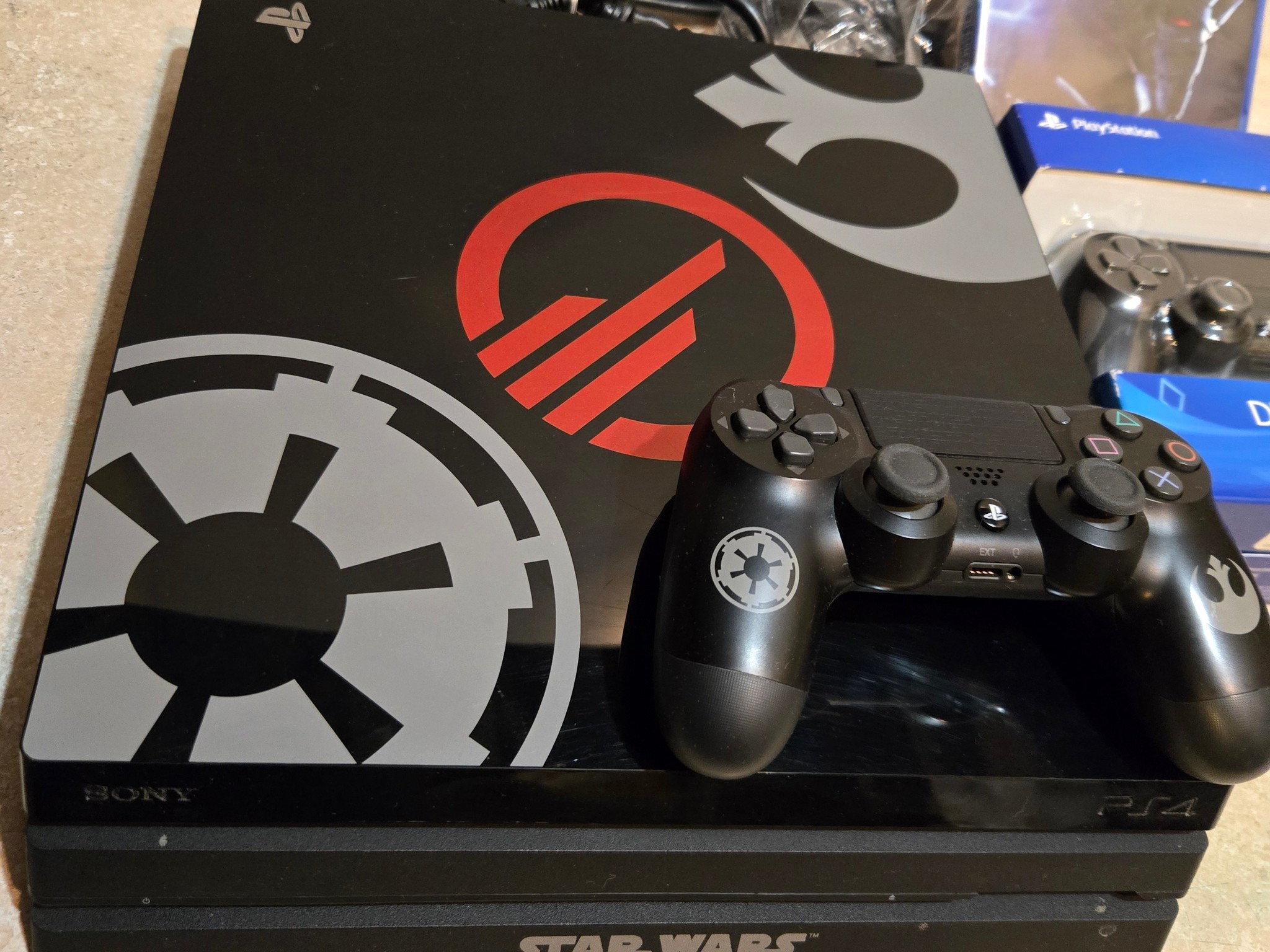Playstation 4 Pro Console (PS4) - Star wars Battlefront 2 Edition