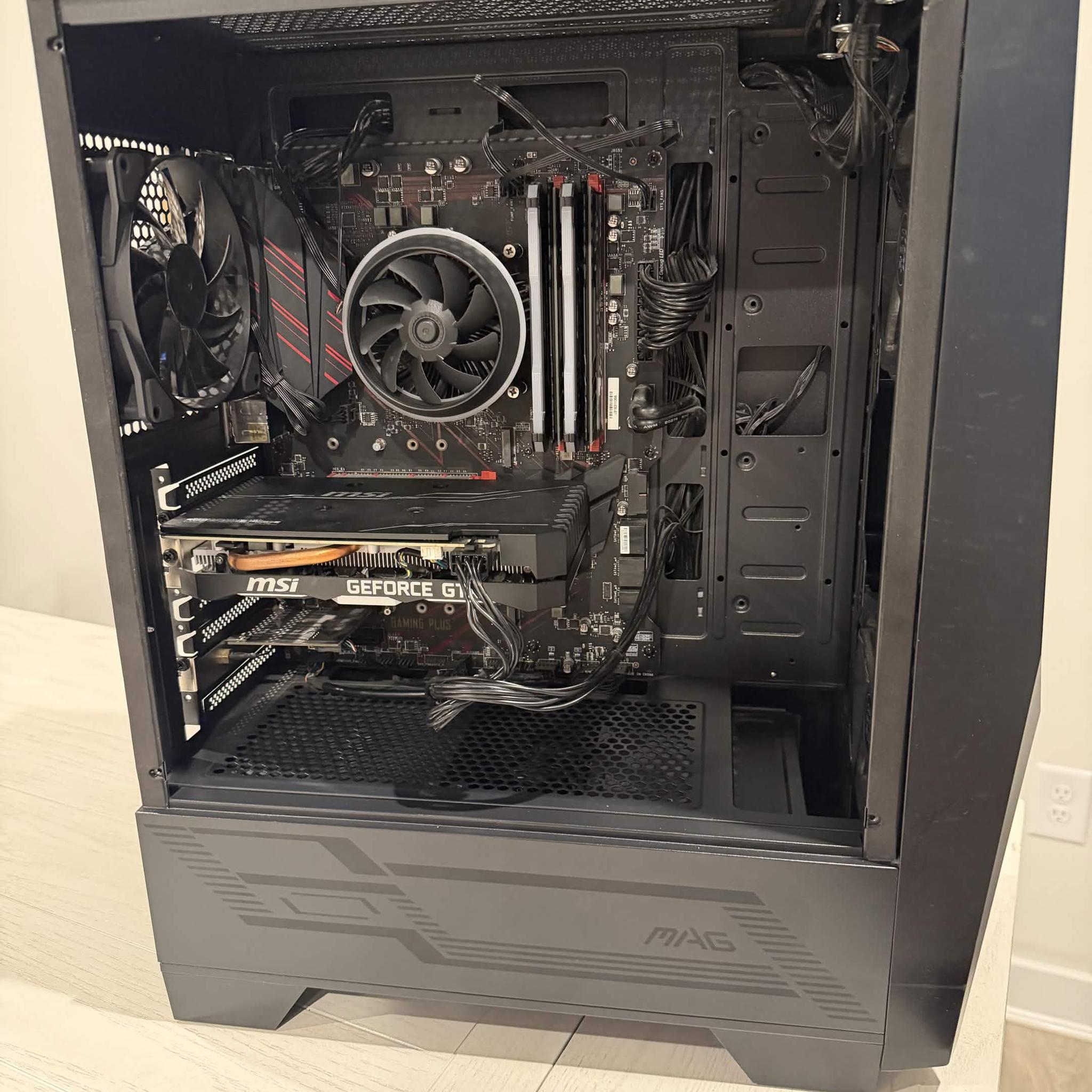 Custom PC - GeForce GTX 1660 SUPER//32GB RAM // Core i7-9700F // NO Memory