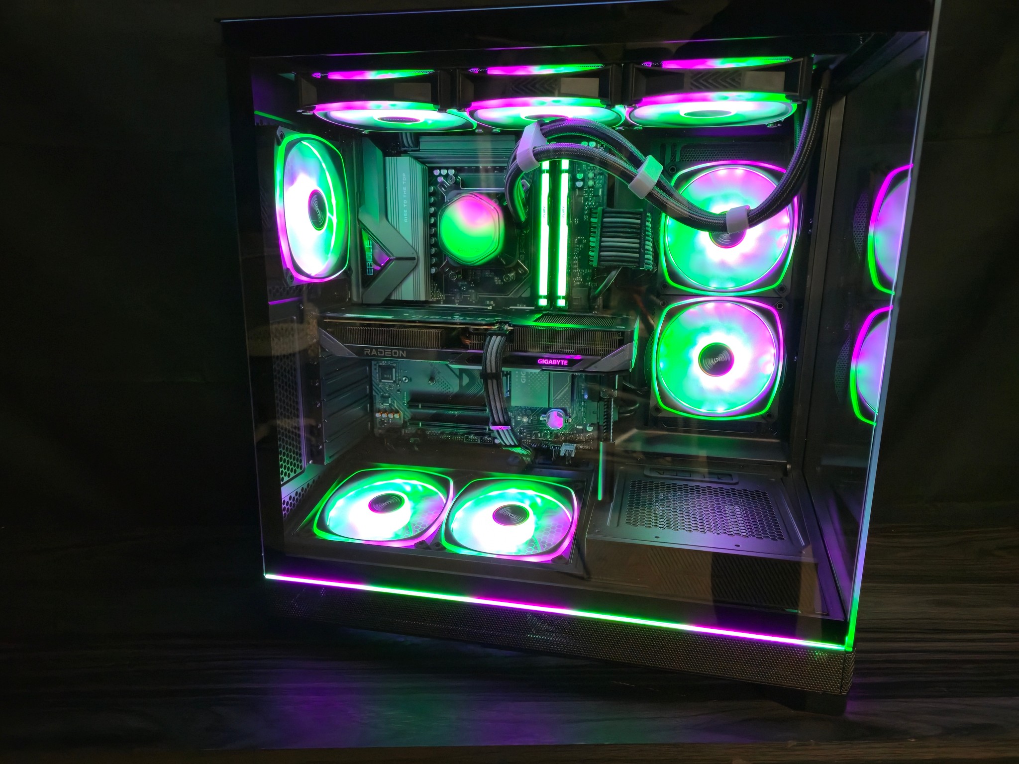 Ryzen 7 7800X3D - RX 9060 XT 16GB - 32GB DDR5 6000 CL30 - Gen4 NVMe - Montech Sky 3 - Custom PC