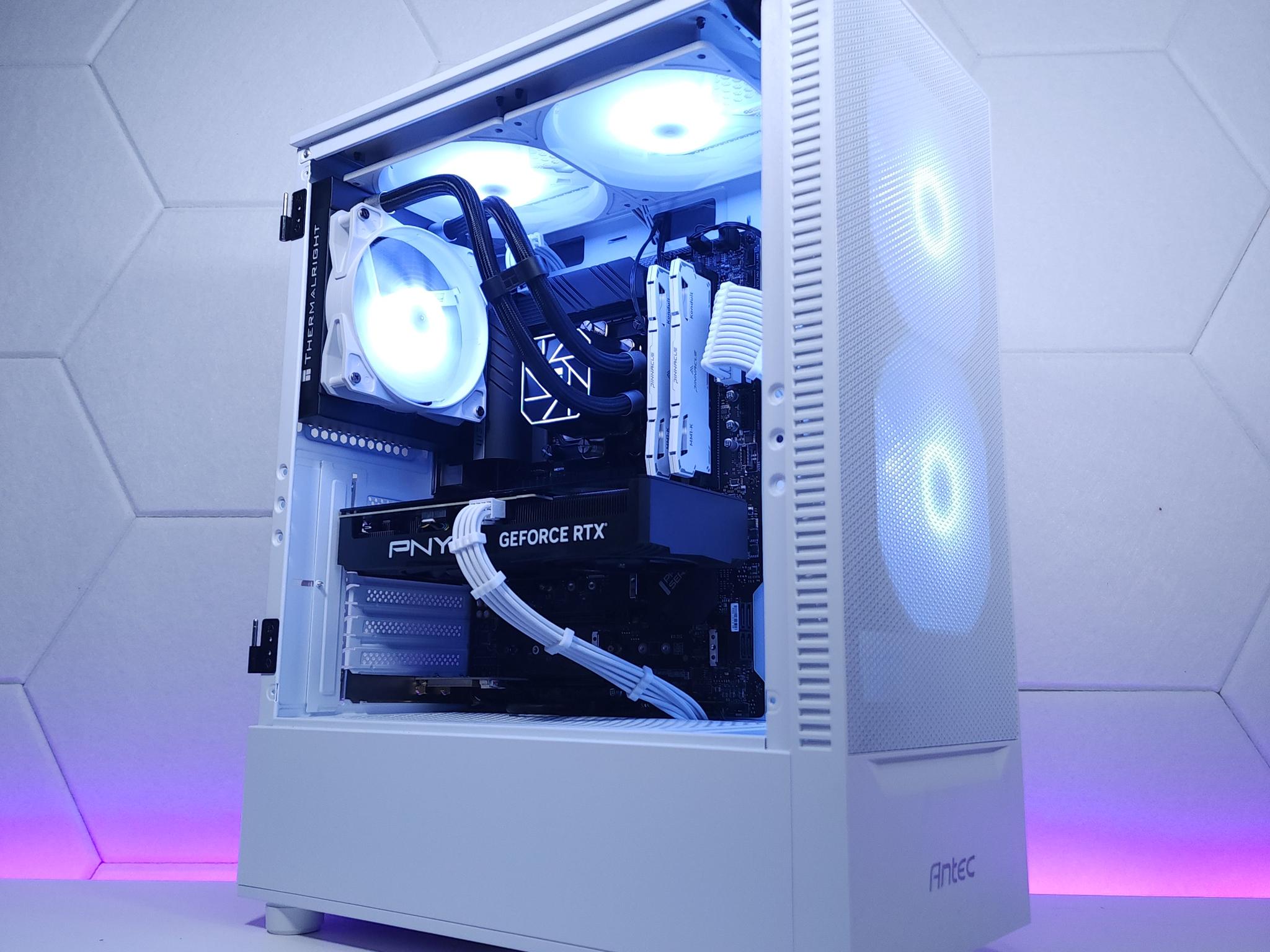 💙🤍RTX 4070 | Core i5 12600K | 32GB 3200MHz | 1TB NVMe SSD