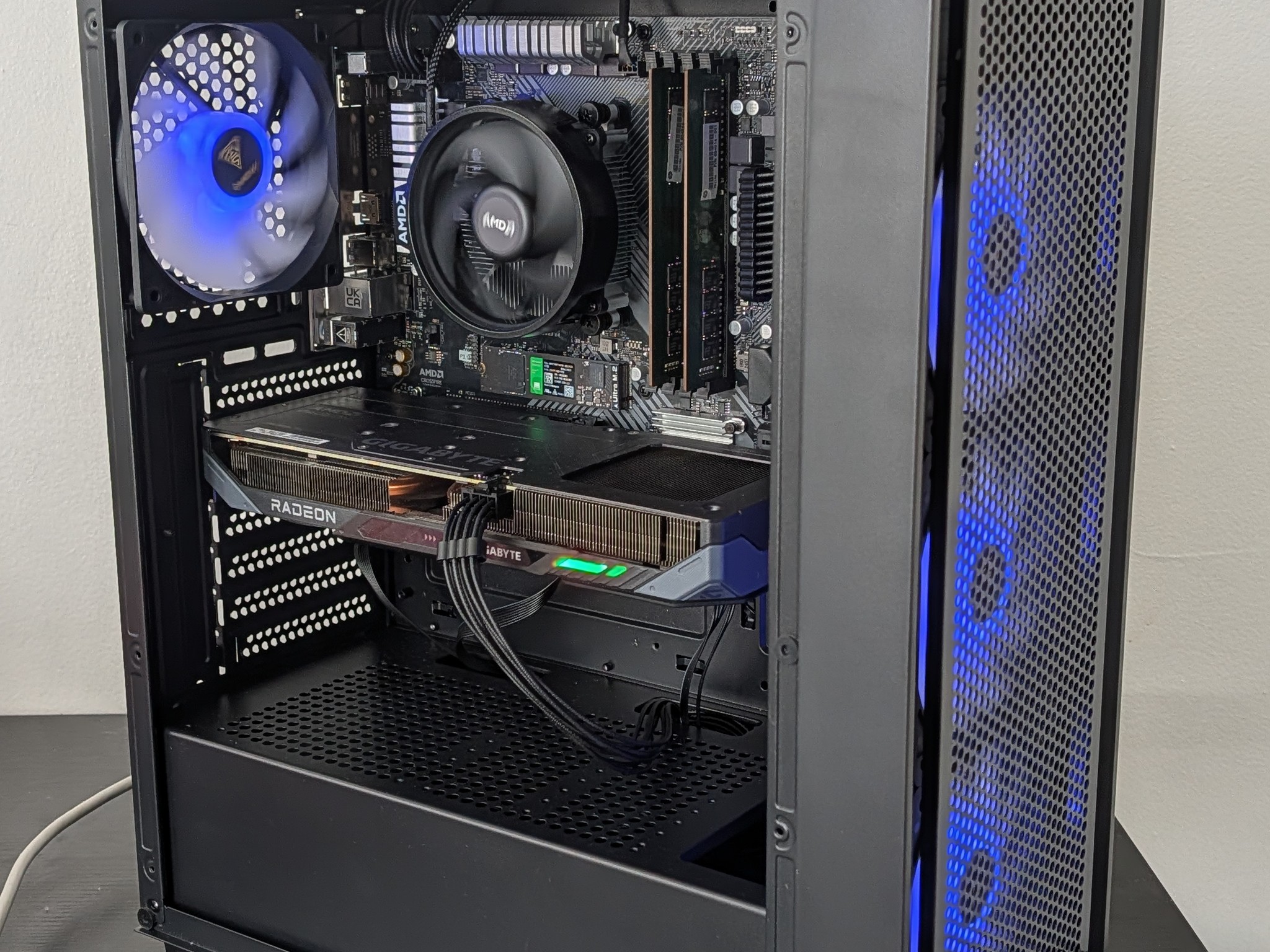 RX 9060 XT 8GB | Ryzen 5 5500 | 32GB DDR4 | 1TB NVME M2 SSD | Wi-Fi Bluetooth | Custom Gaming PC