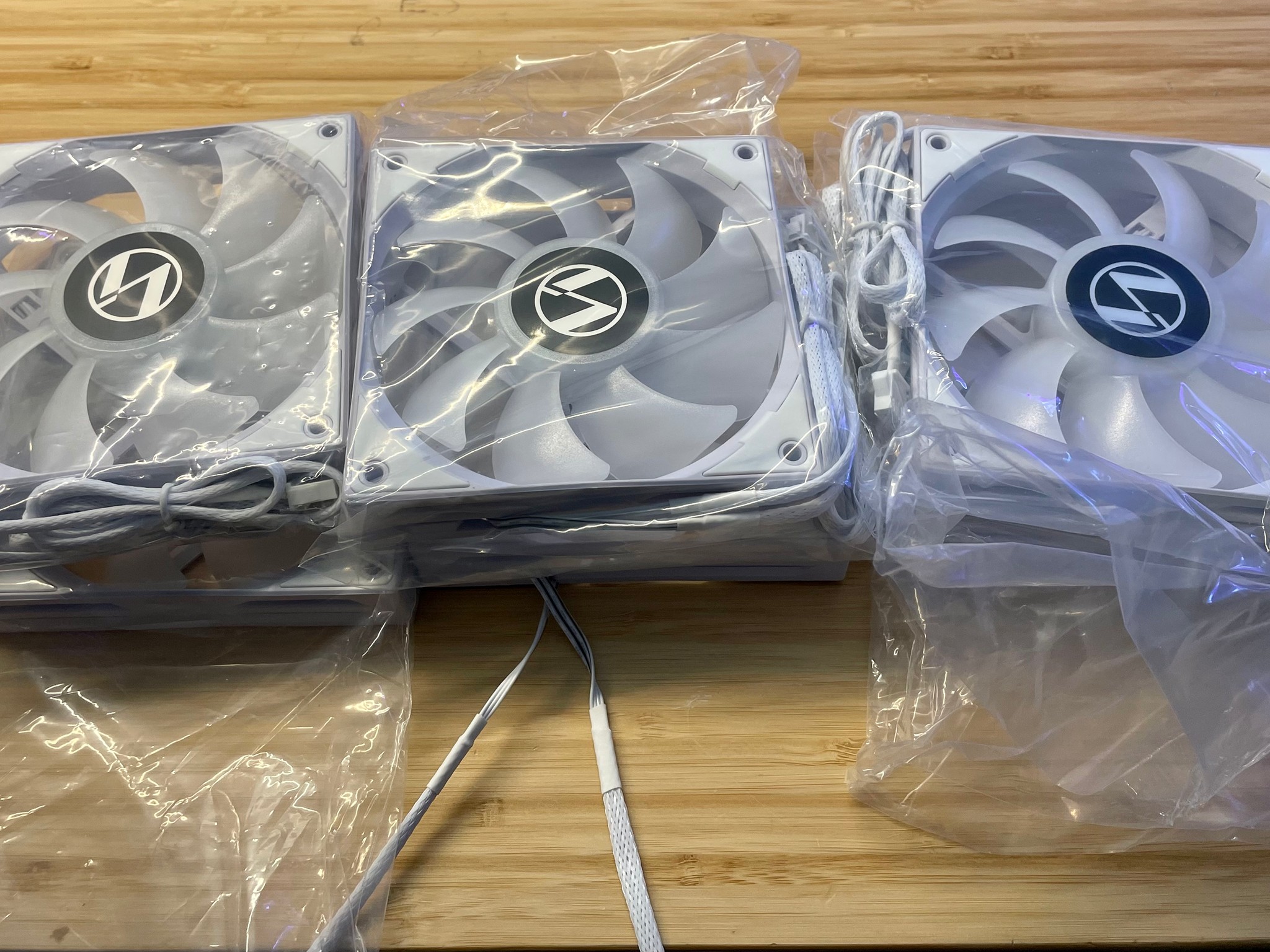 Lian Li Galahad White RGB Fans 