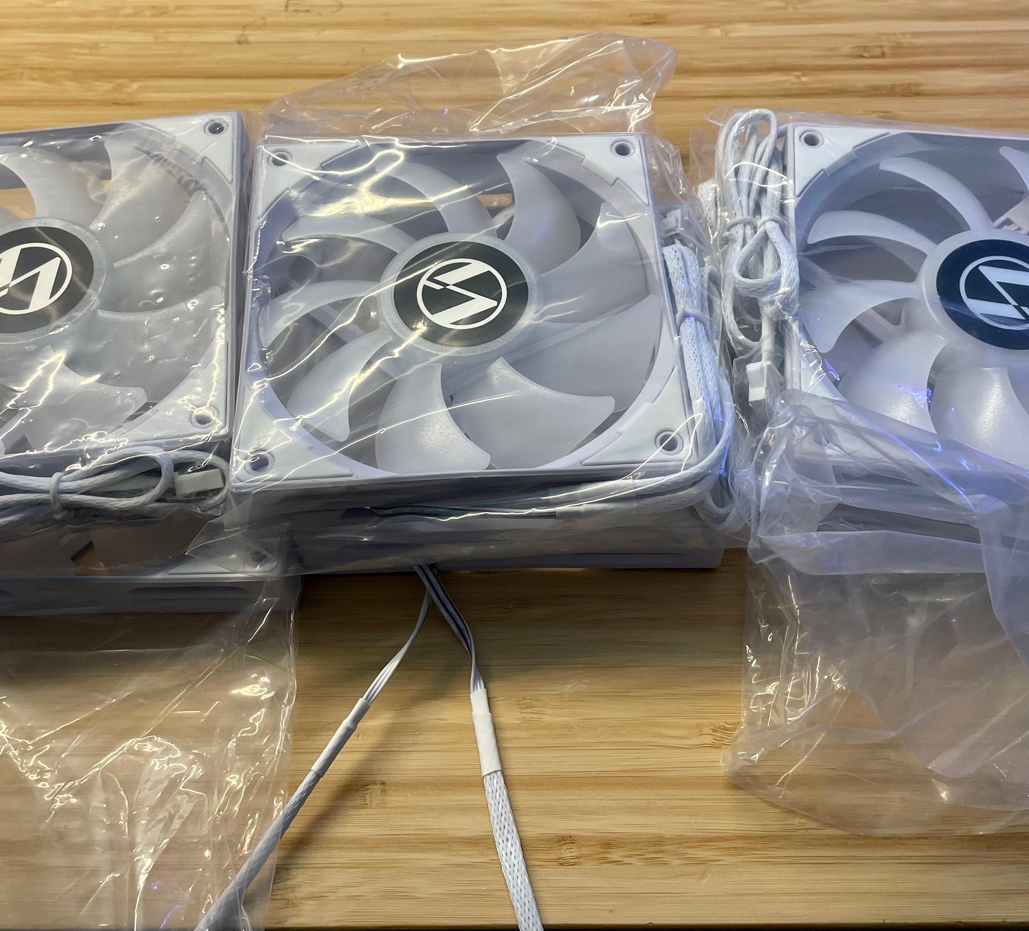 Lian Li Galahad White RGB Fans 