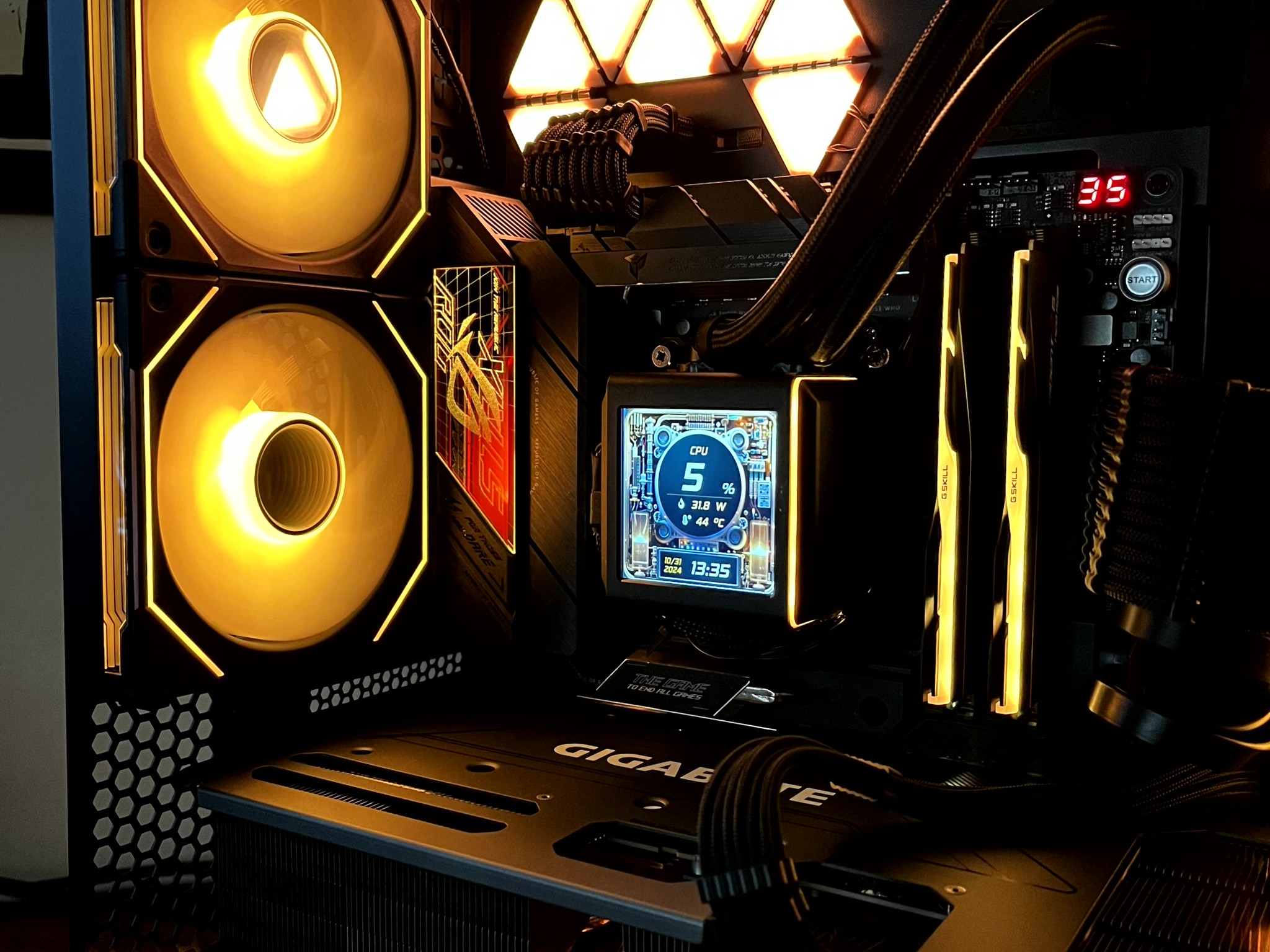 "Golden Tesseract"  - RTX 4080 SUPER OC | Ryzen 7 7800X3D | 32GB @6000 | 4 TB | 1000W Platinum