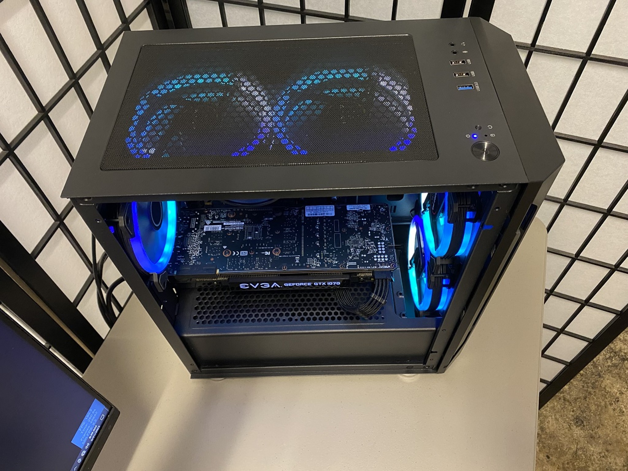 AMD Ryzen 5 3600x, nVidia GTX 1070 SC (8gb), DDR4 3200MHz 16GB (8x2), 1TB NVMe, 635W modular