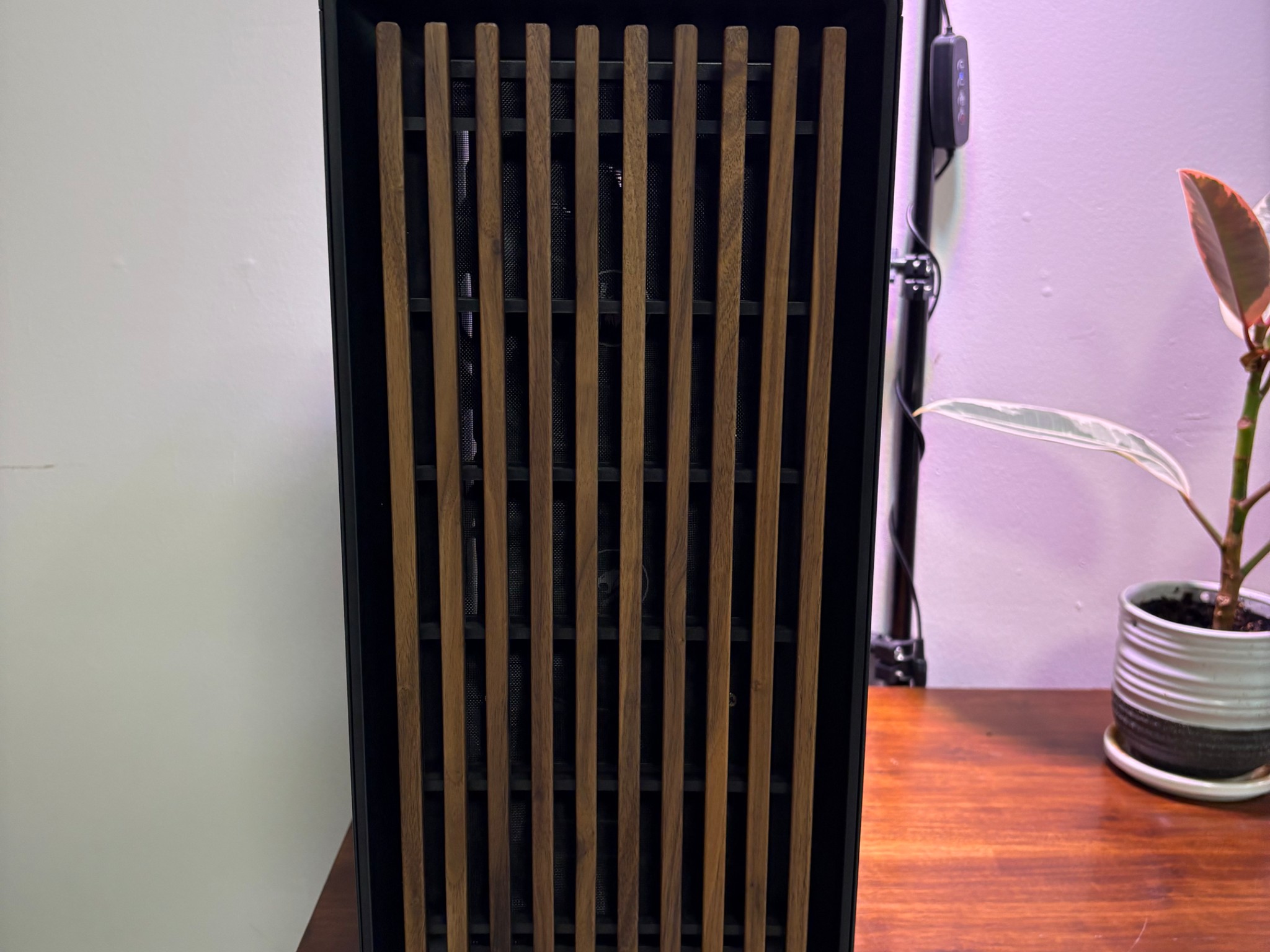 RTX 5070TI | Ryzen 7 7700X | 32GB DDR5 | 2TB SSD | 750W PSU | 5 x Fans | Fractal North ATX TG