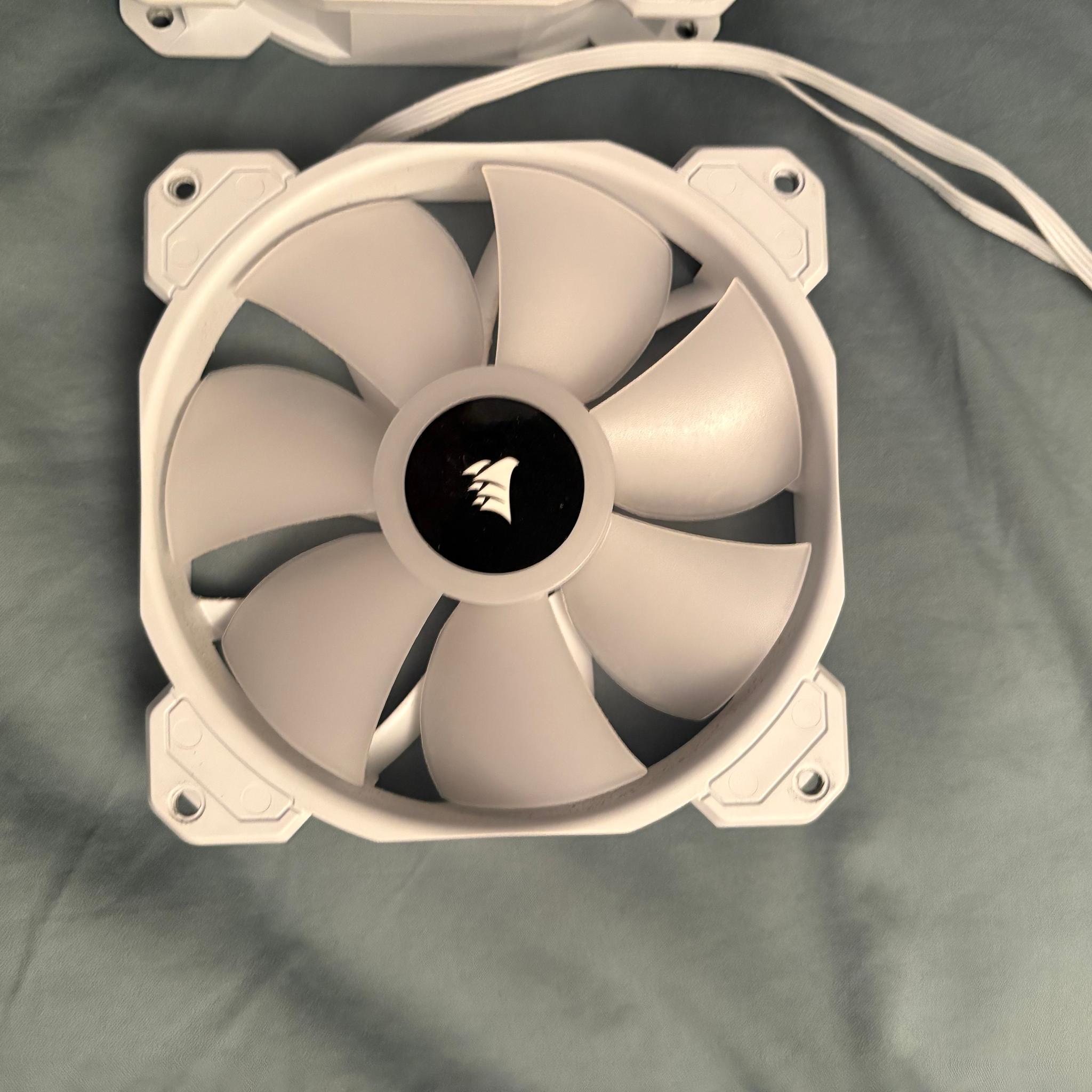 Corsair iCUE SP RGB ELITE 120mm White 3-Pack (No RGB Hub)
