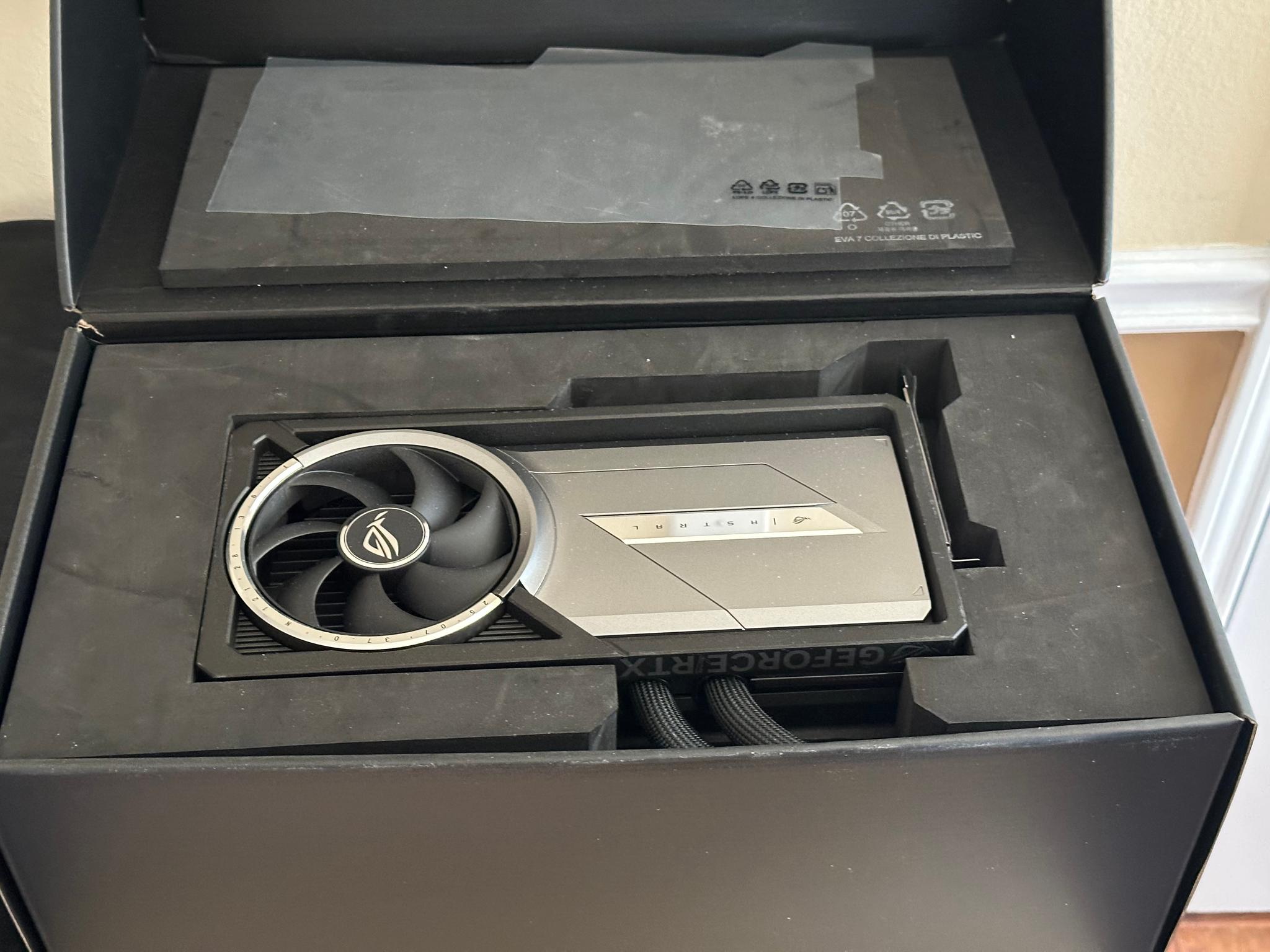 ASUS ROG RTX 5090 ASTRAL LC 32GB GDDR7 OC Edition (includes RE: Requiem steam code)