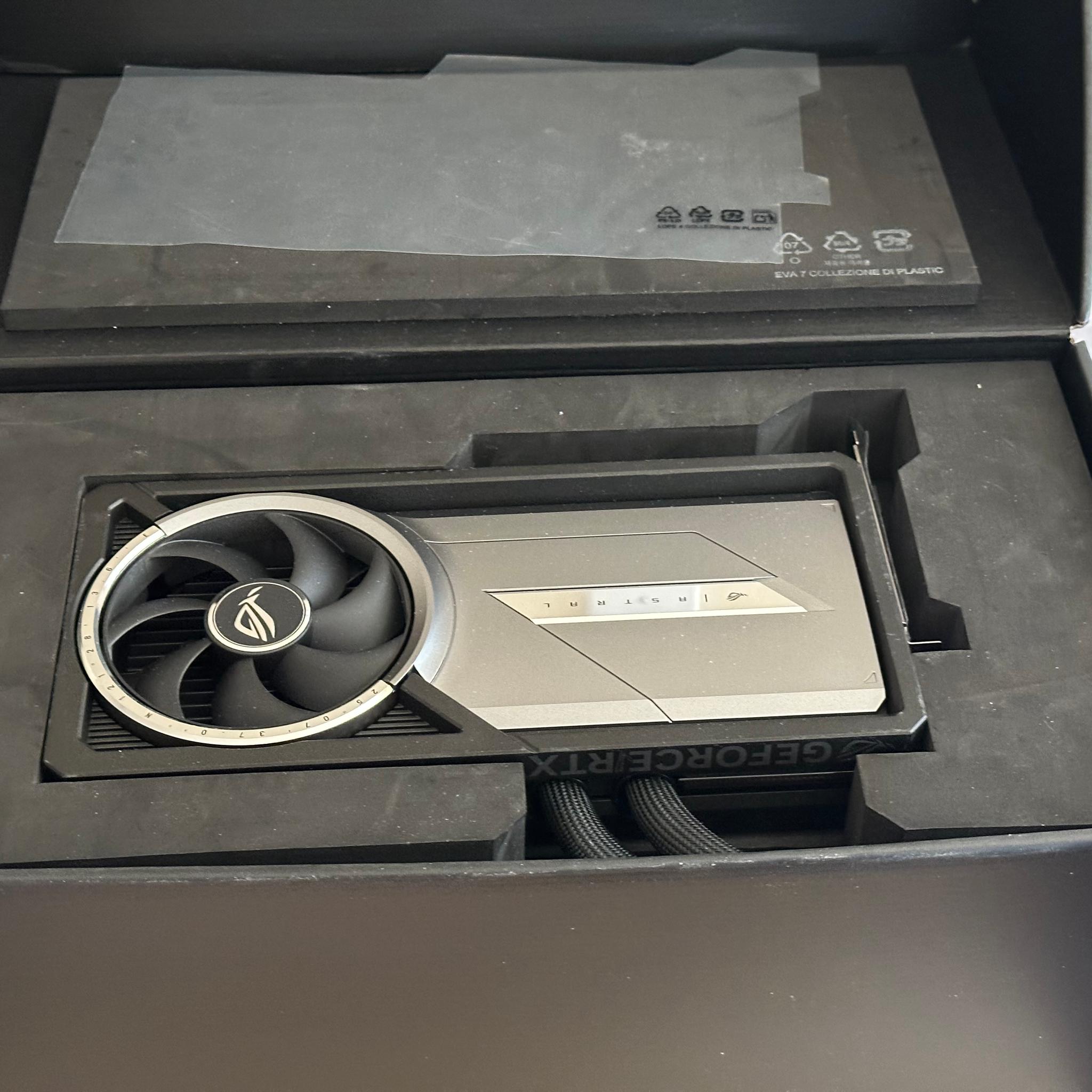 ASUS ROG RTX 5090 ASTRAL LC 32GB GDDR7 OC Edition (includes RE: Requiem steam code)