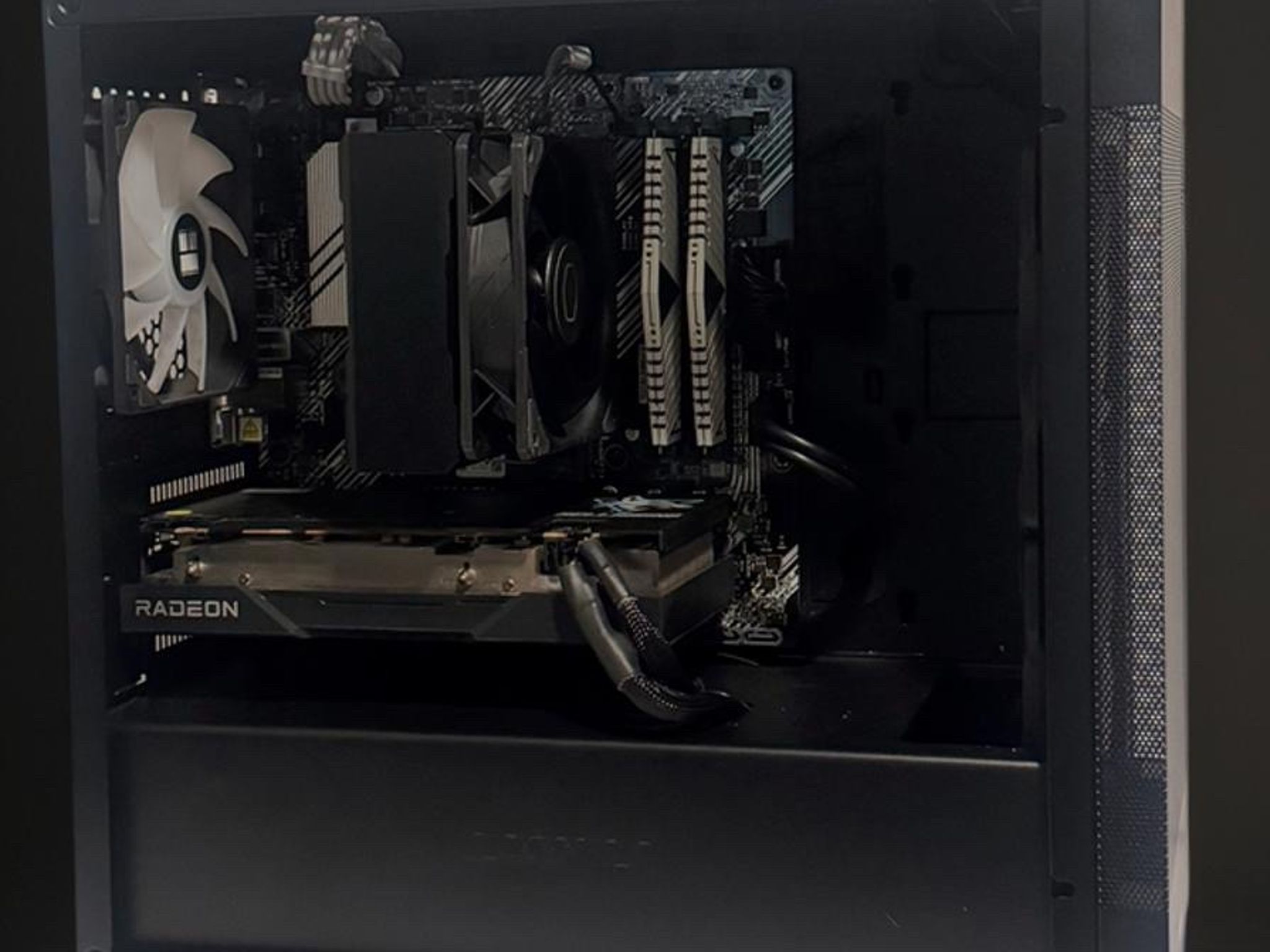 COYOTE🐺 | RYZEN 5500 | AMD 6600XT | 16GB DDR4 | 512GB SSD | BT/WIFI