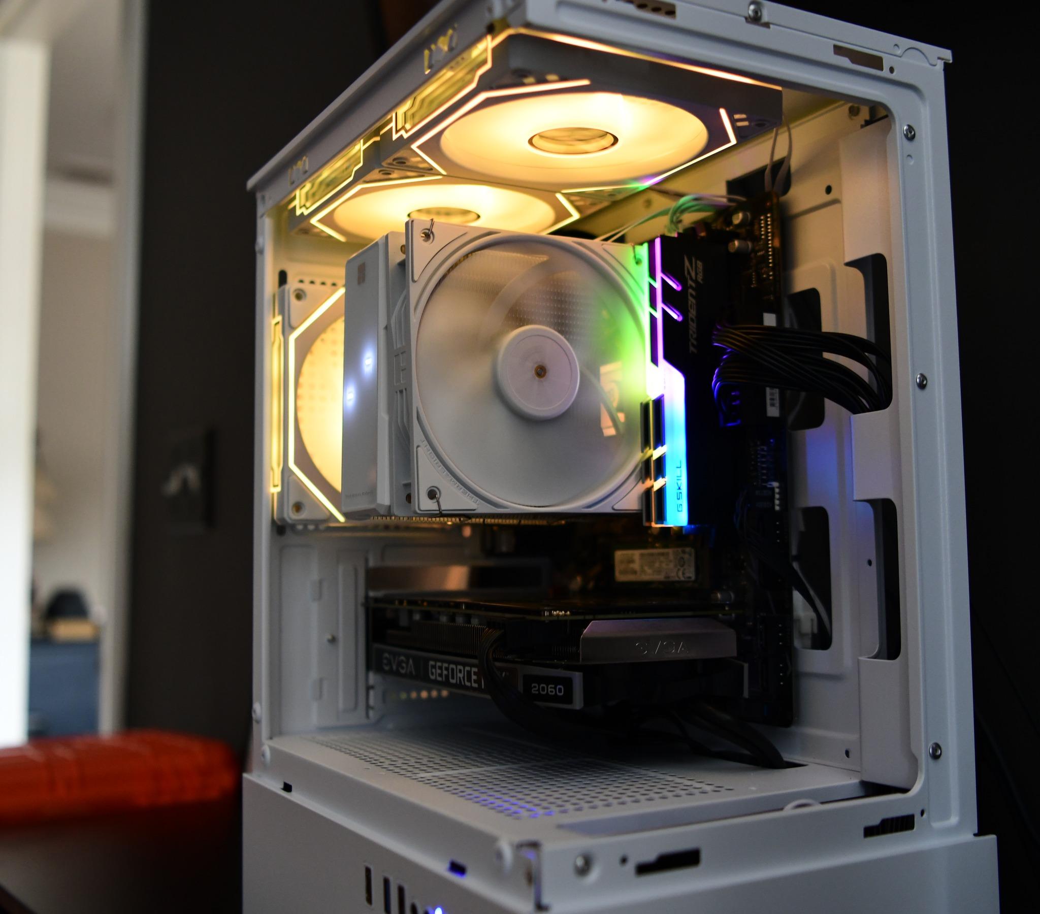 EVGA RTX 2060 White Gaming PC — Ryzen 5 3500X / 16GB / 512GB NVMe — Digital Temp Display
