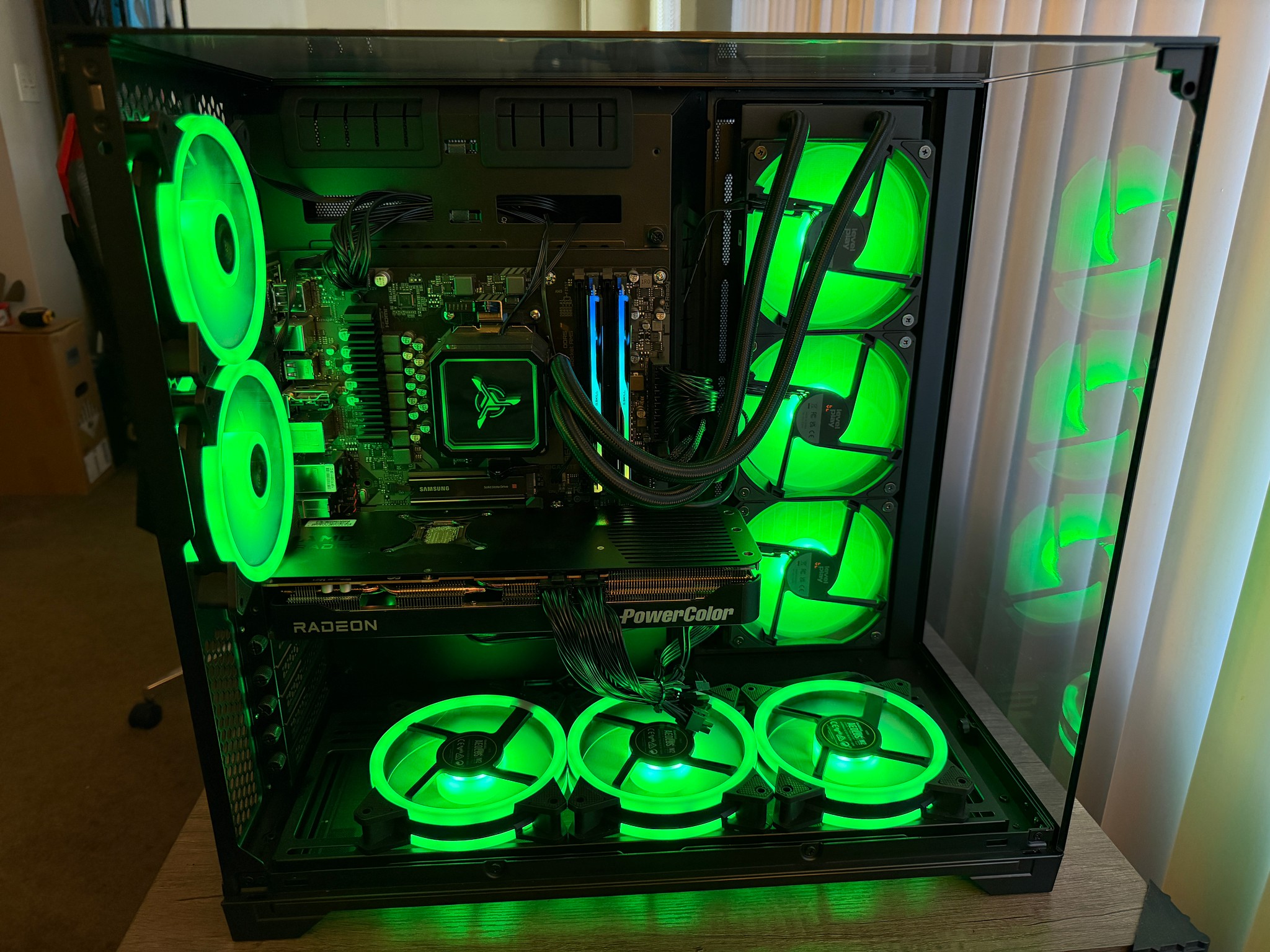 Skytech O11V Gaming PC AMD Ryzen 7 7700 RX 9070 XT 16GB 64GB DDR5 2TB NVMe Custom Gaming PC Build