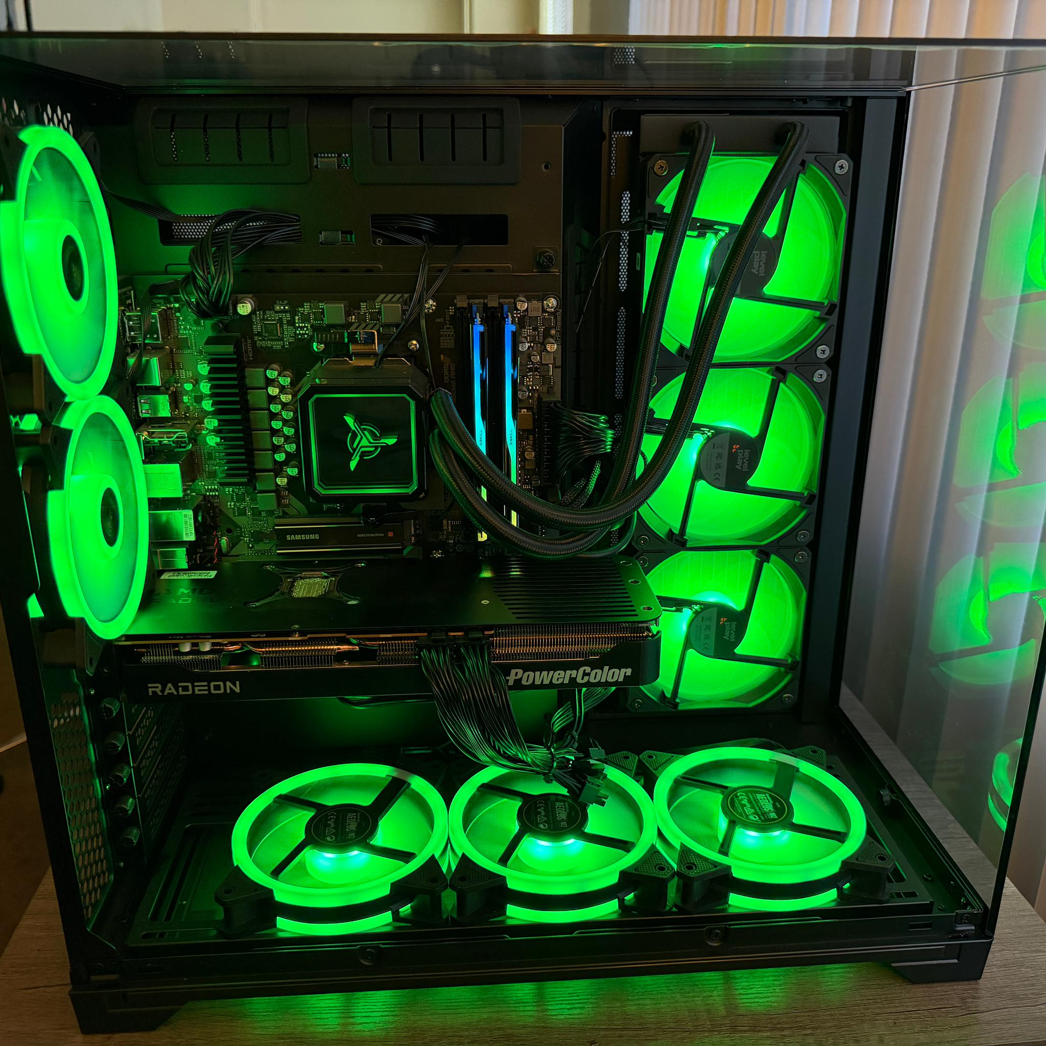 Skytech O11V Gaming PC AMD Ryzen 7 7700 RX 9070 XT 16GB 64GB DDR5 2TB NVMe Custom Gaming PC Build