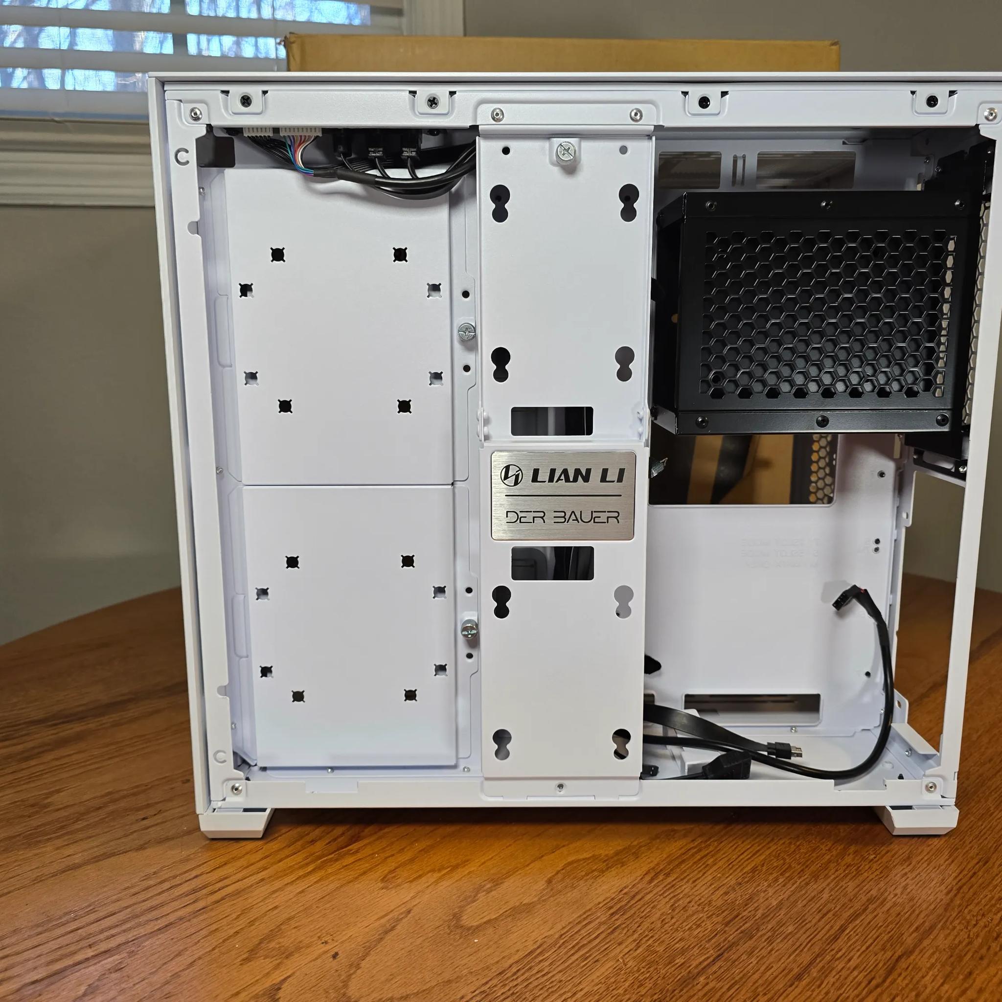 Lian Li O11 Air Mini ATX White Mid Tower Case
