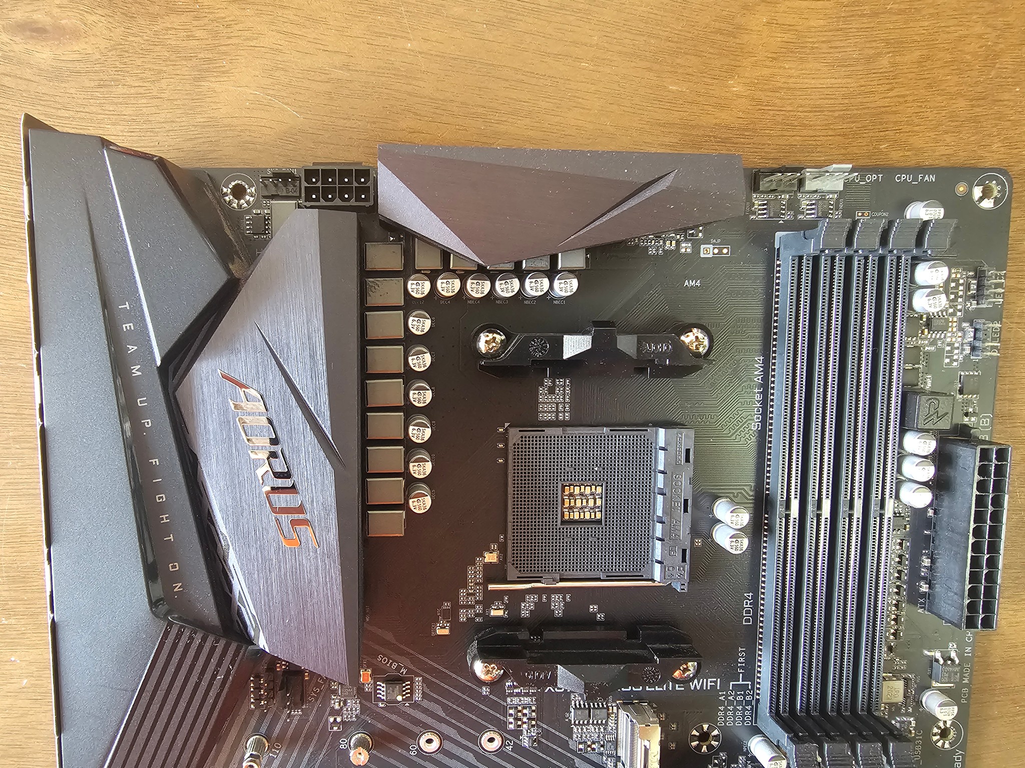 GIGABYTE X570 AORUS ELITE WIFI