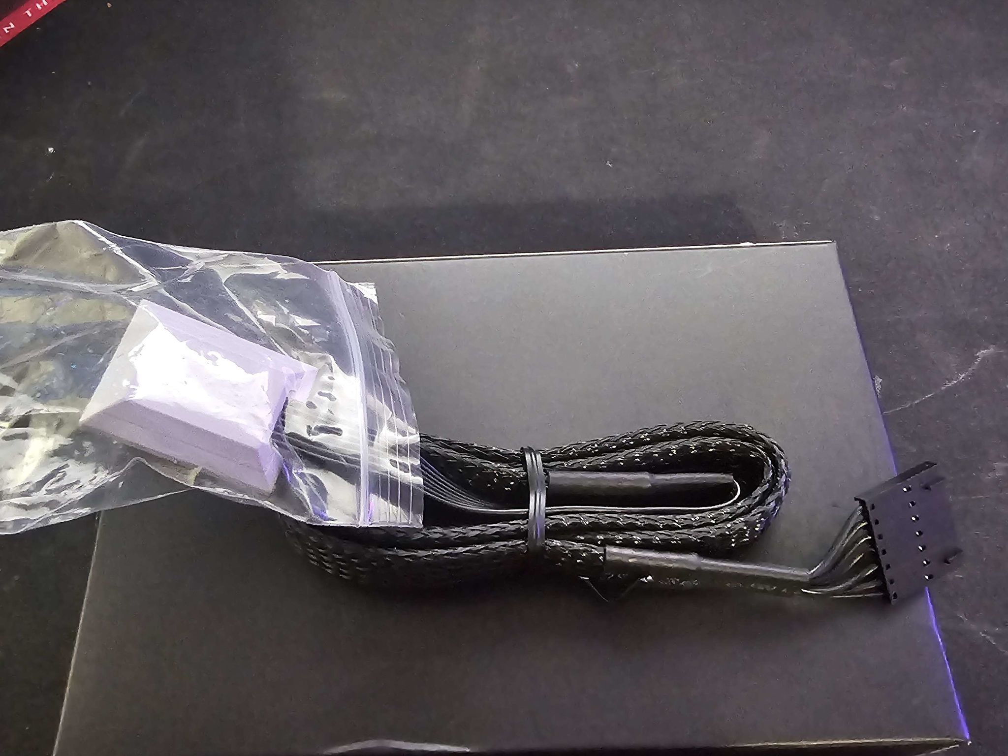 LIAN LI UNI FAN SL-INF 120 FAN CONTROLLER + 7-pin Fan-to-Controller Connectors WHITE(4X)