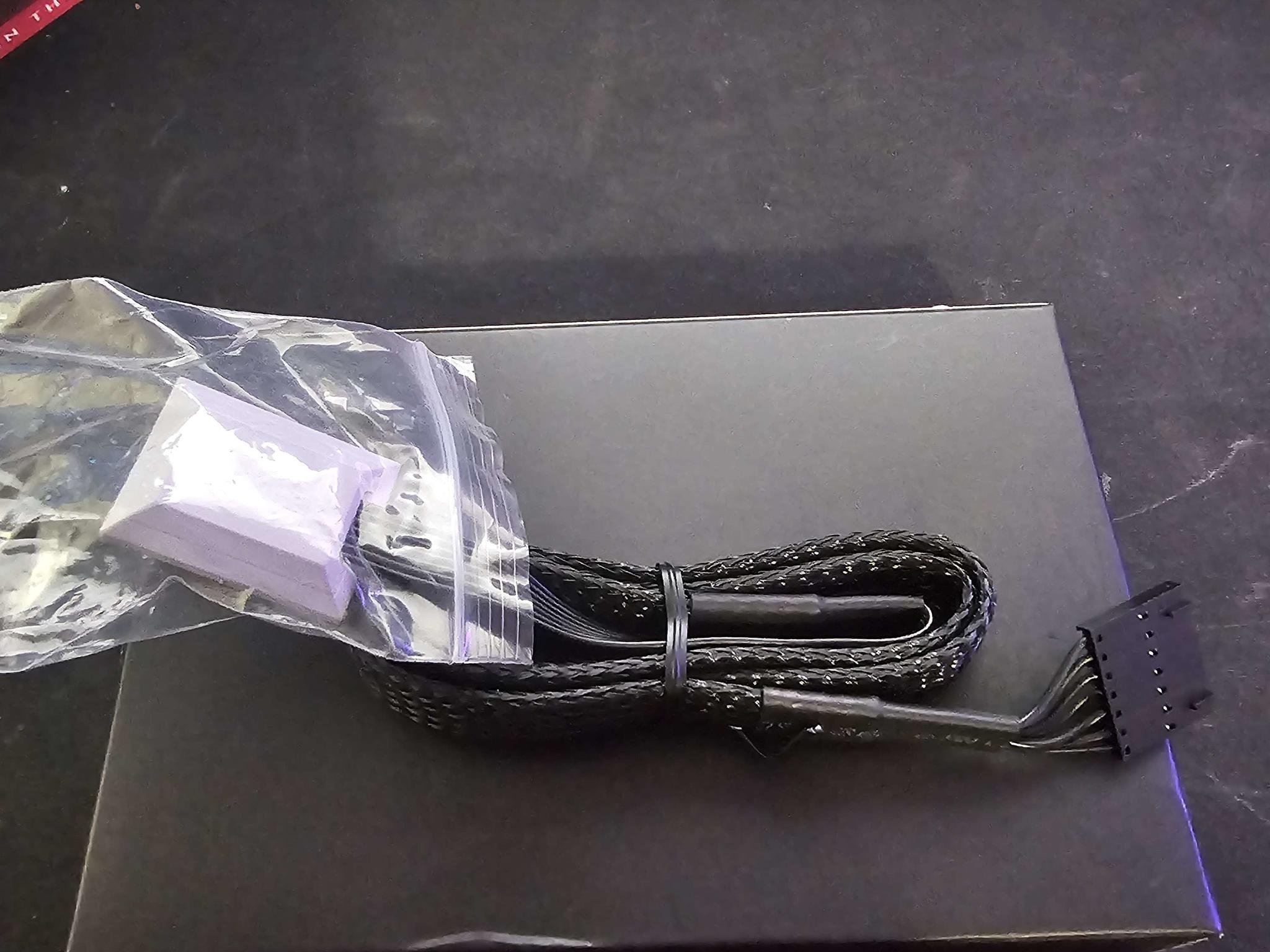 LIAN LI UNI FAN SL-INF 120 FAN CONTROLLER + 7-pin Fan-to-Controller Connectors WHITE(4X)