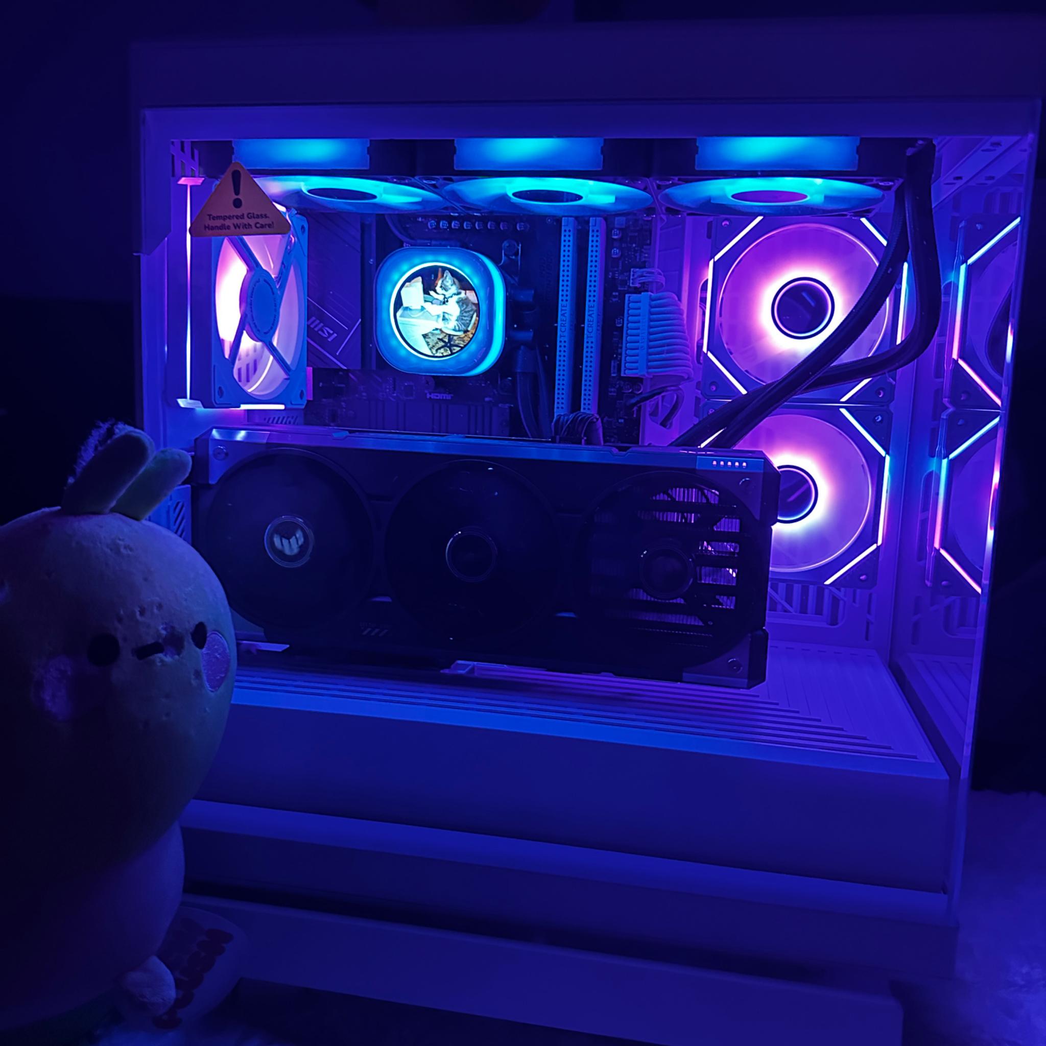 White & Black Hyte Y40, 7800x3d paired with an ASUS TUF 5070ti 16gb
