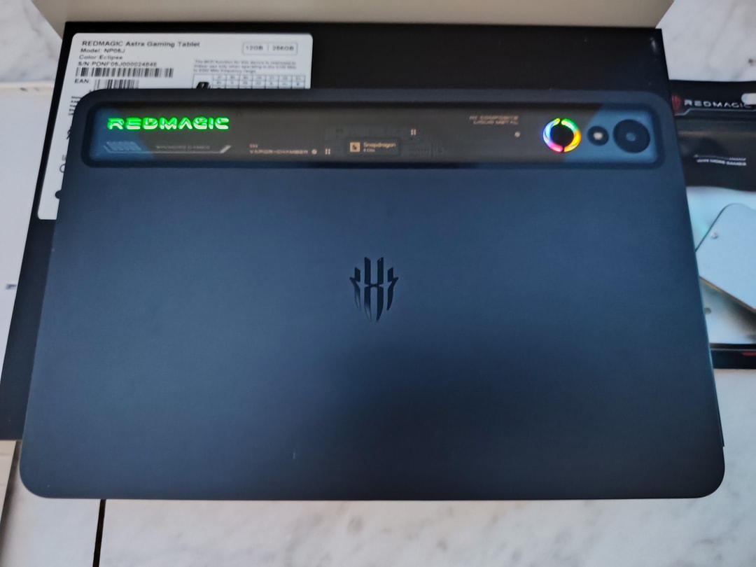 REDMAGIC ASTRA GAMING TABLET 12GB MEMORY 256GB STORAGE ECLIPSE
