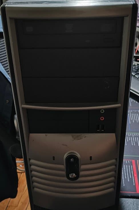 Old gaming PC, perfect for your little brother