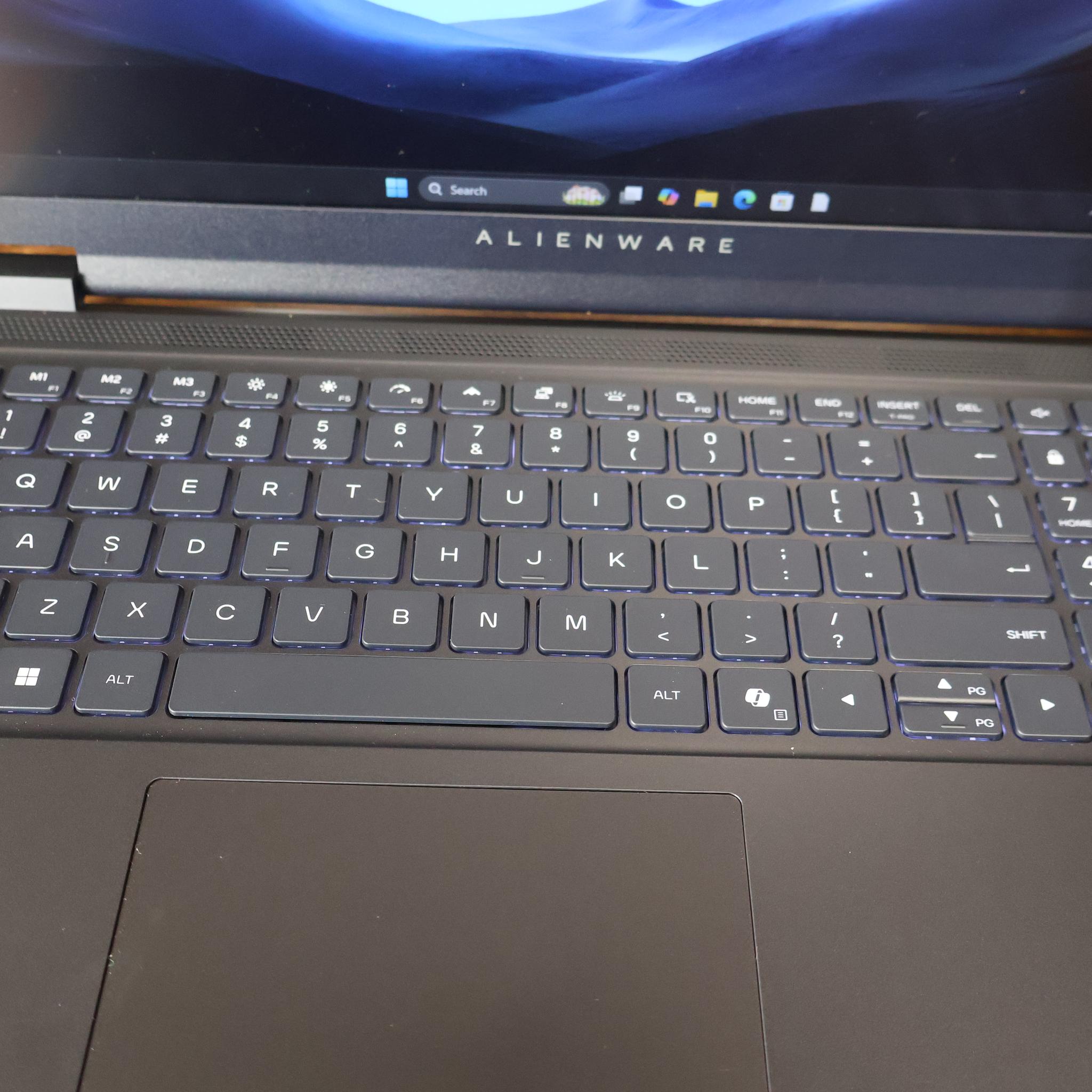 Gaming Laptop Alienware R5 15.3inch l Ryzen 5 7235H l 16GB DDR5 l RTX 4050 l 500GB