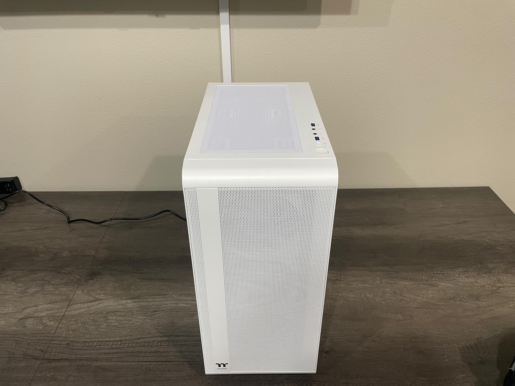 Custom White Gaming PC / ASROCK PG Velocita / Ryzen 7 3700X / RTX 2070 / 16GB / 1TB / Windows 11 Pro