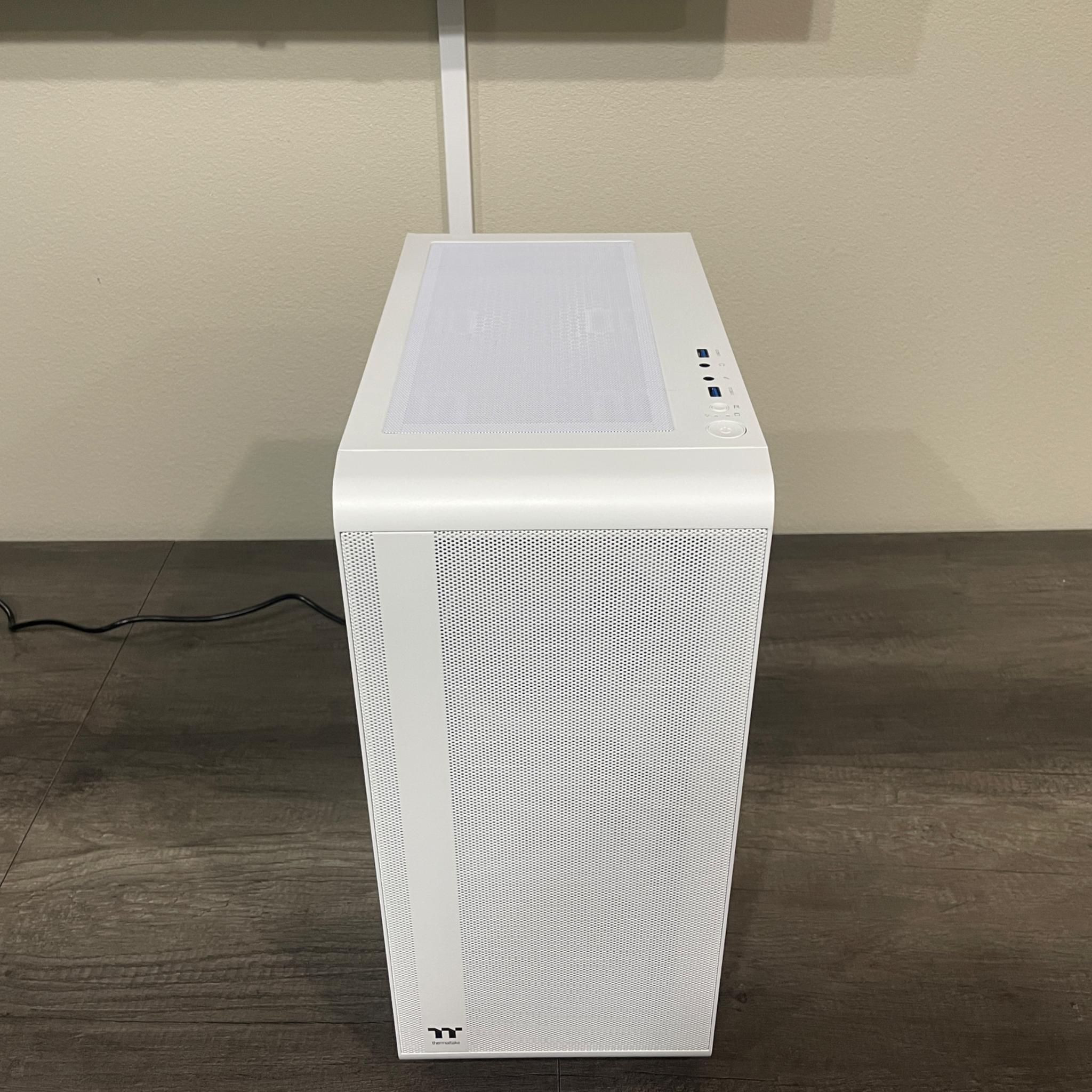 Custom White Gaming PC / ASROCK PG Velocita / Ryzen 7 3700X / RTX 2070 / 16GB / 1TB / Windows 11 Pro